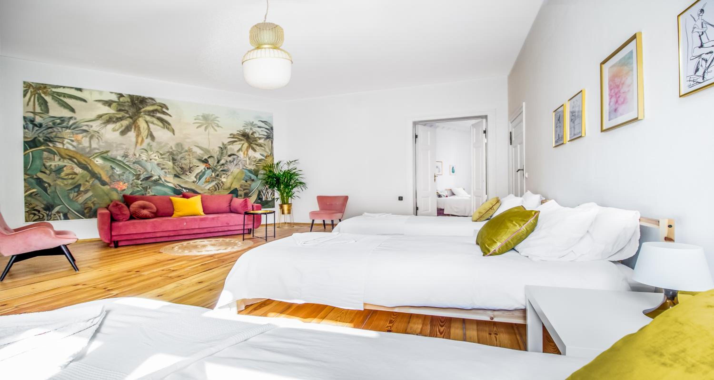 Glam Four-Bedroom Apartment with 2 Bathrooms  and Living Room  - Photo 13