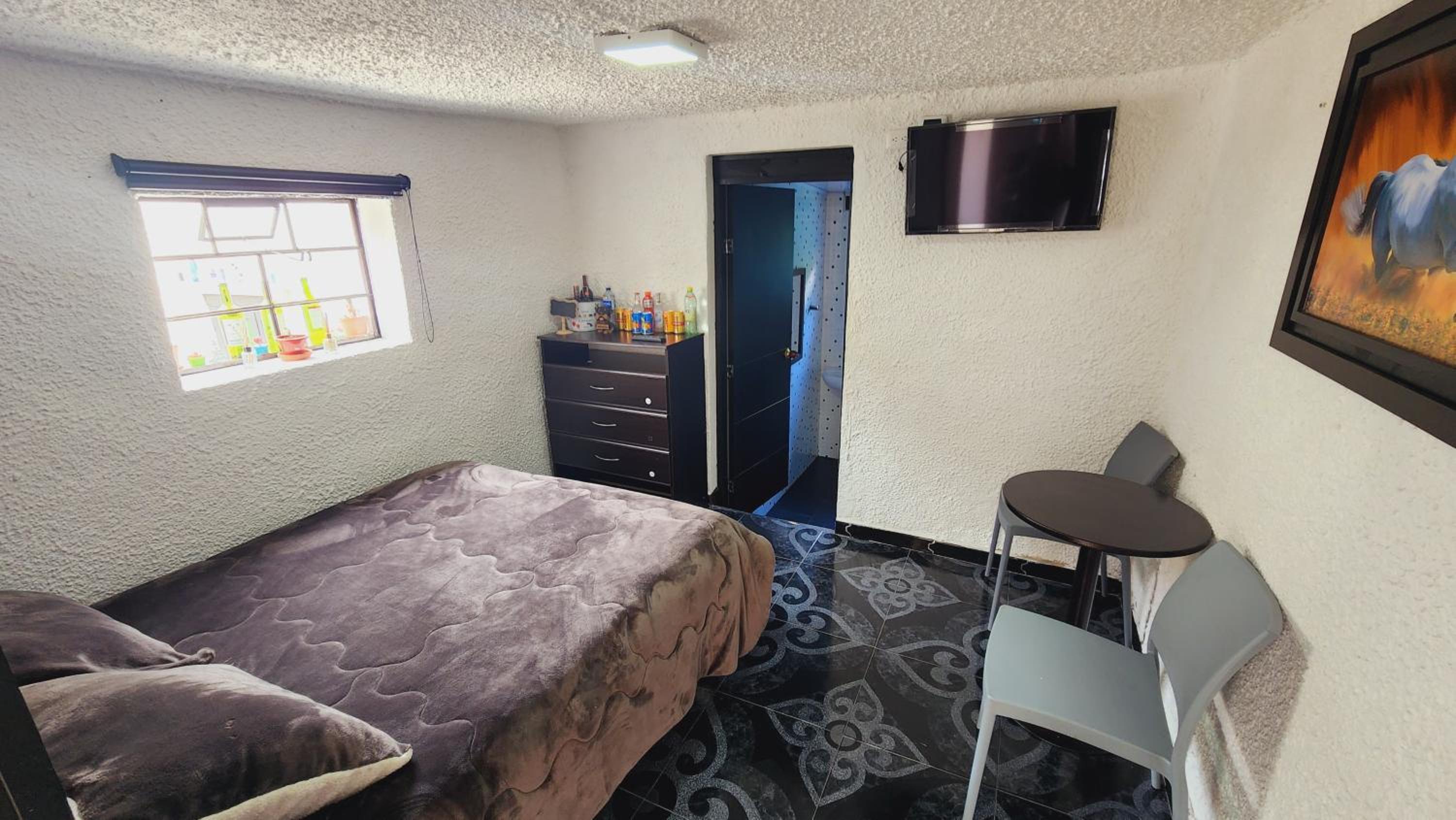 Double Room with Private Bathroom photo 3