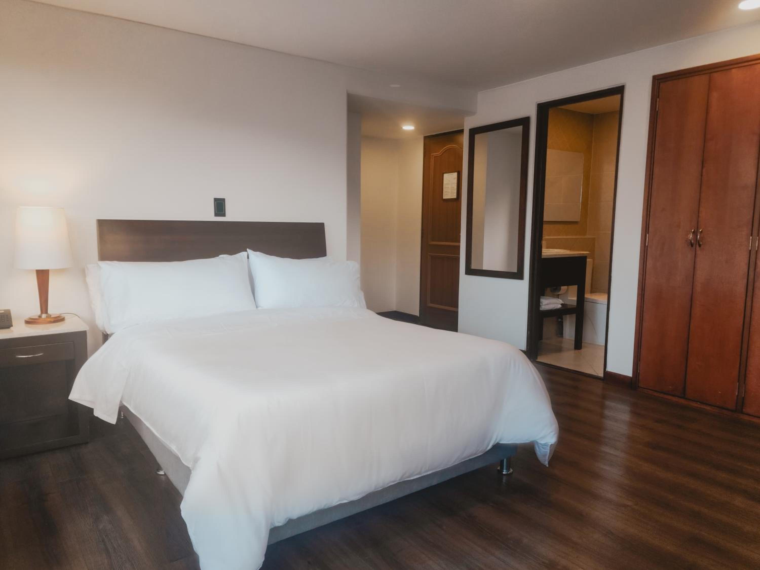 Standard Double Room - Photo 8