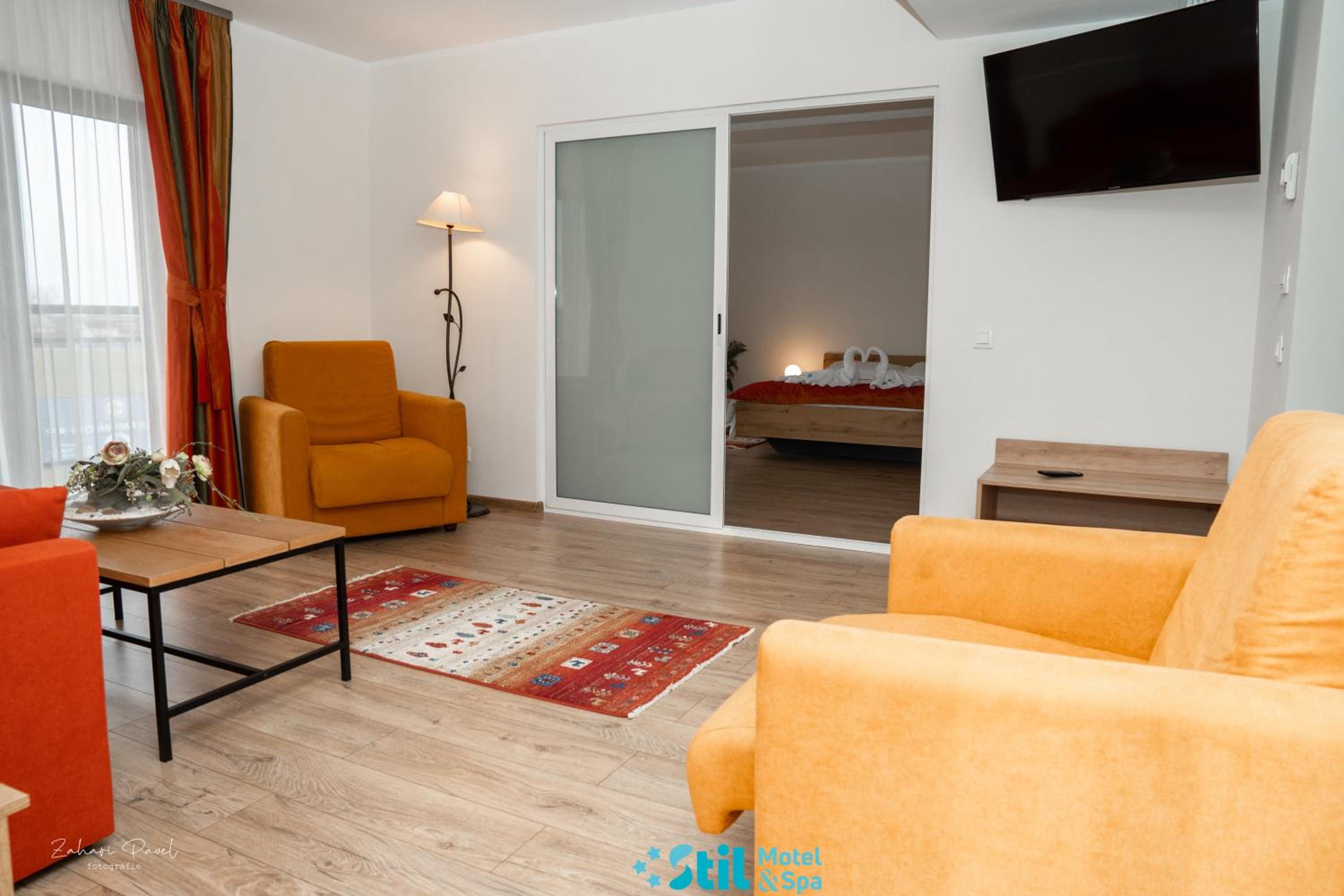 Apartment with Balcony photo 2