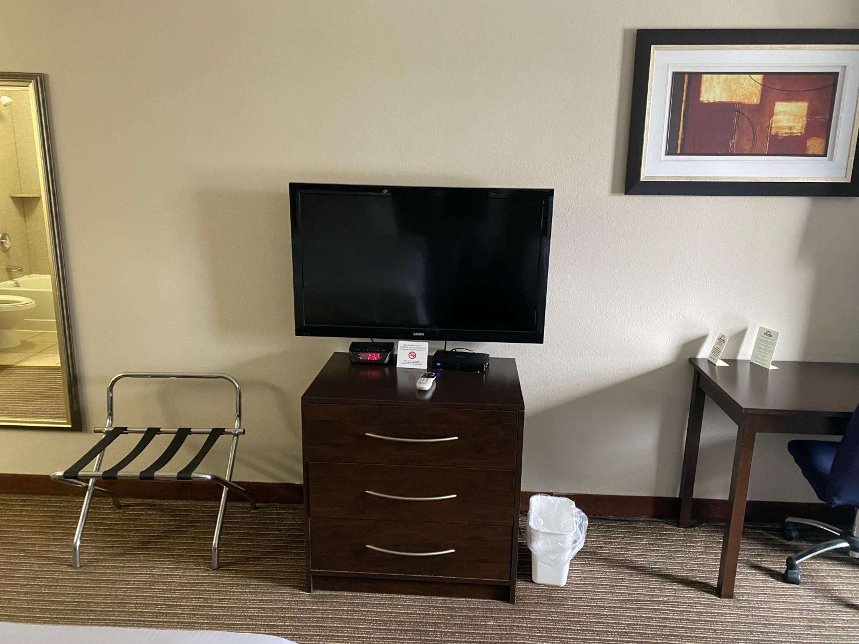 Deluxe King Room - Non-Smoking - Photo 1