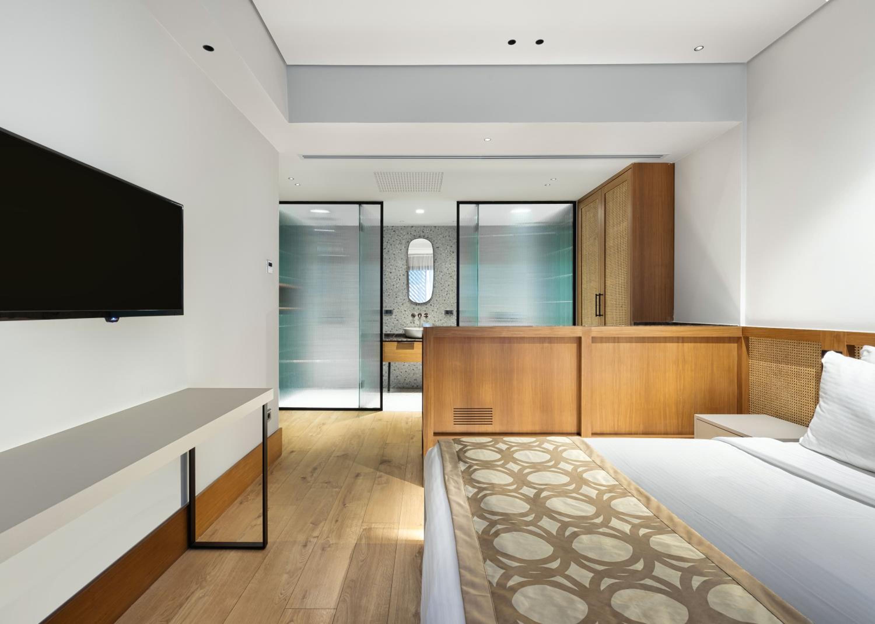Deluxe Double Room with Balcony photo 1