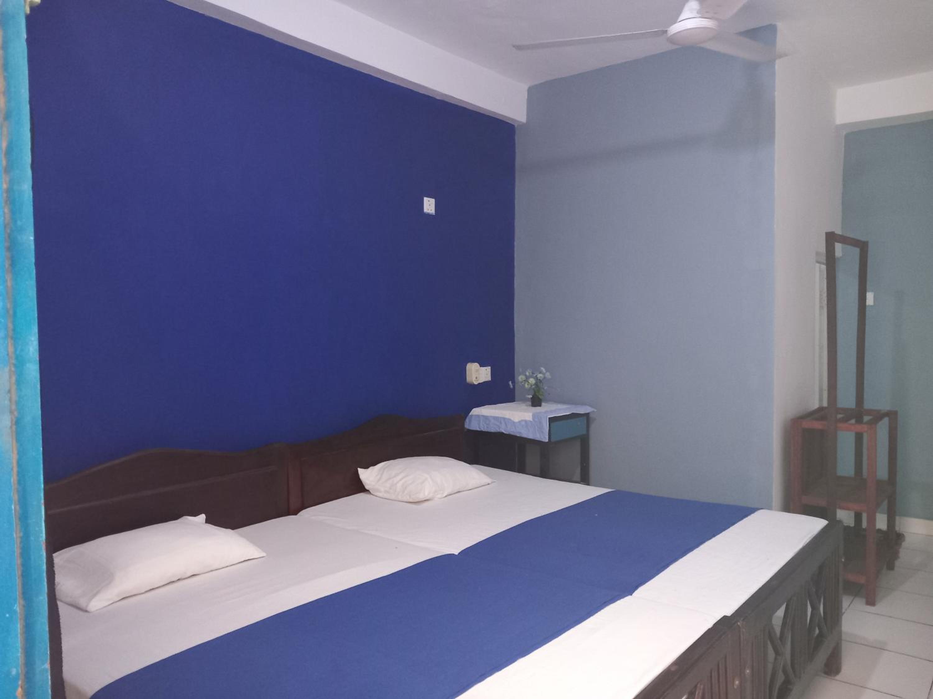 Economy Double Room photo 2