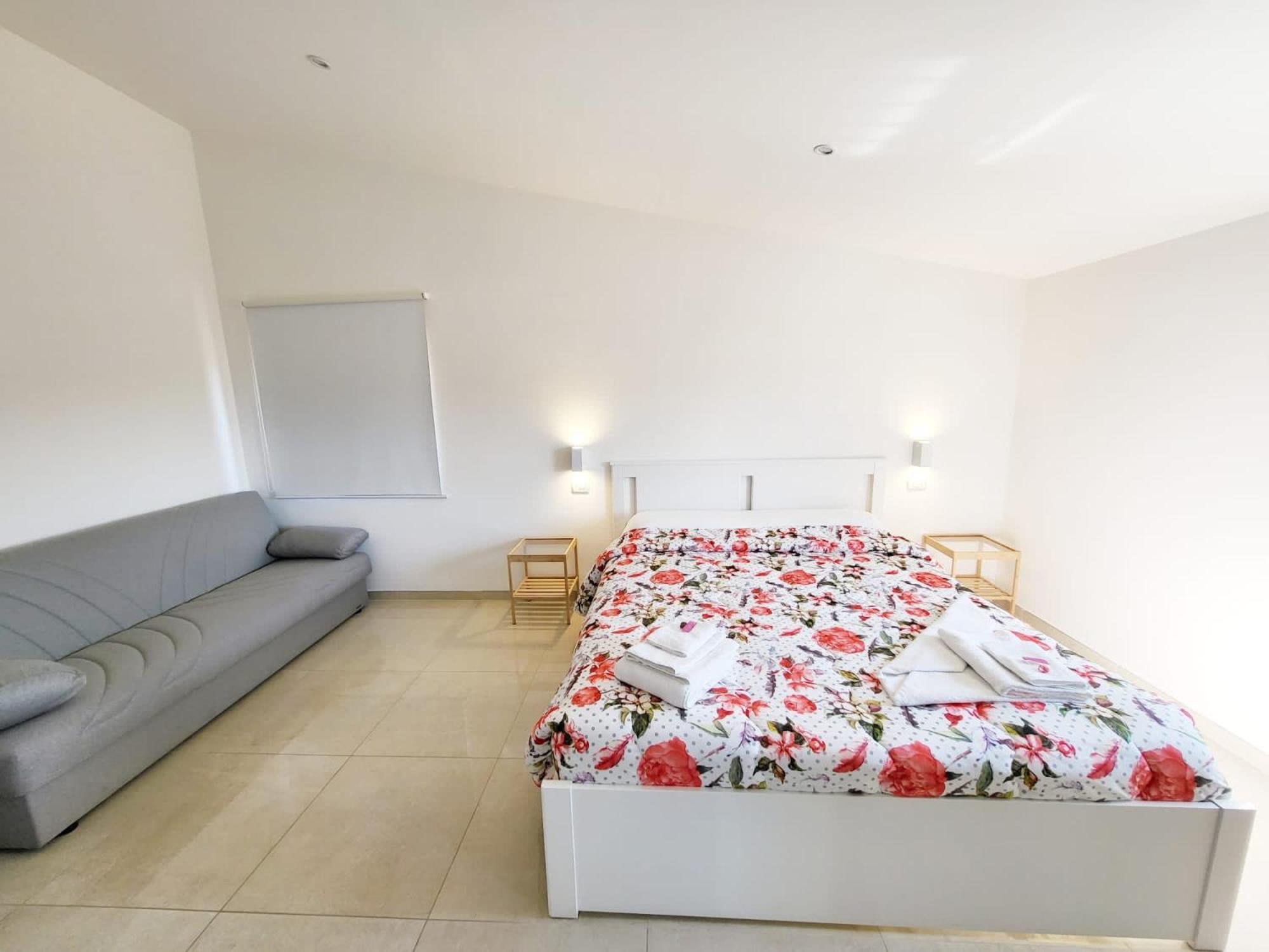 Deluxe Double Room - Photo 11