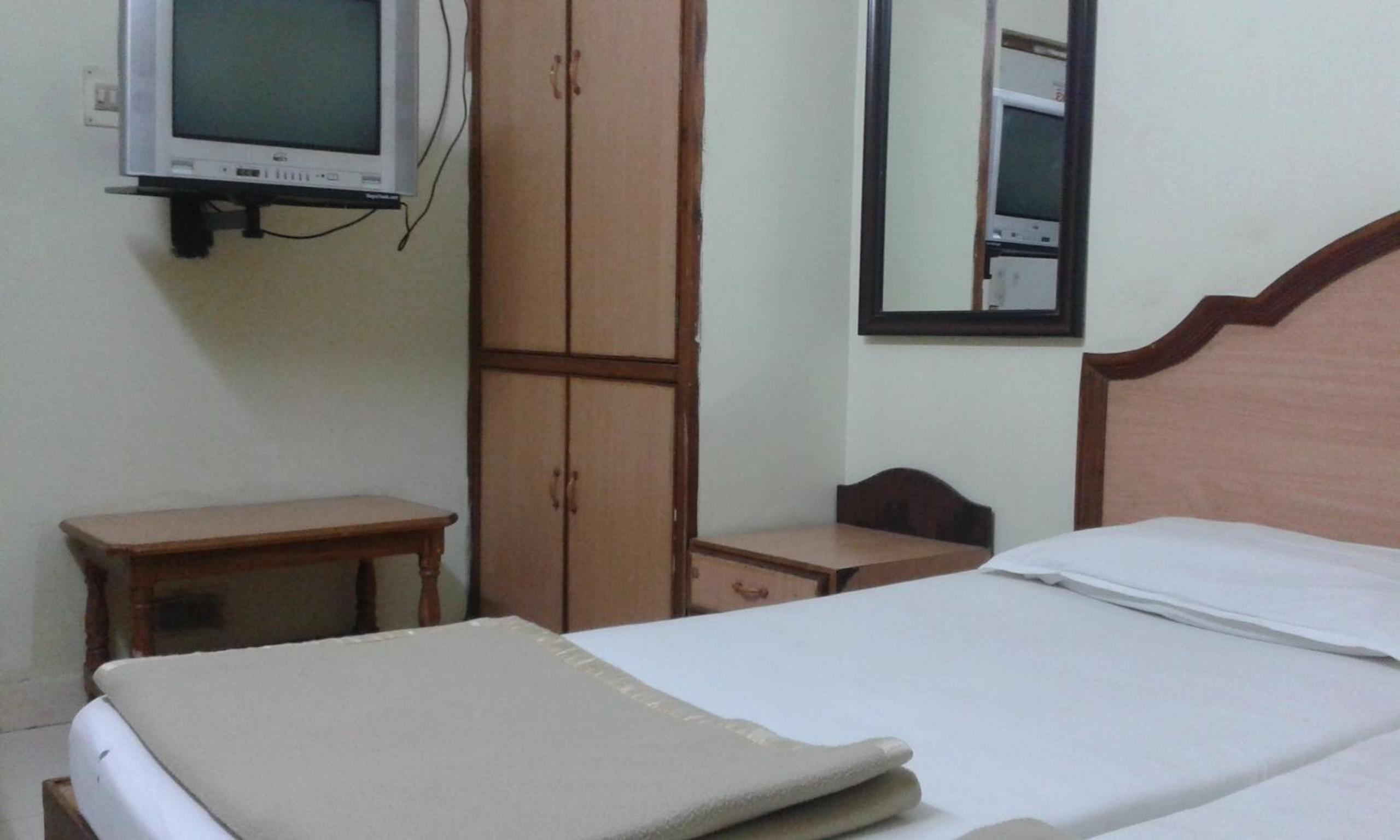 Budget Double Room With Fan photo 1