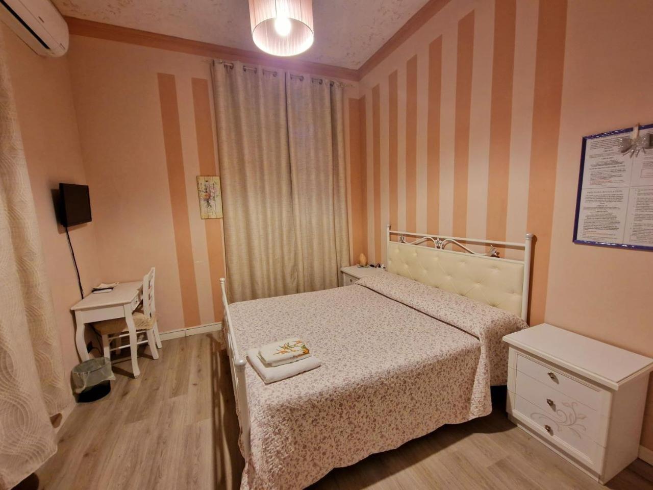 Double Room with Private Bathroom photo 1