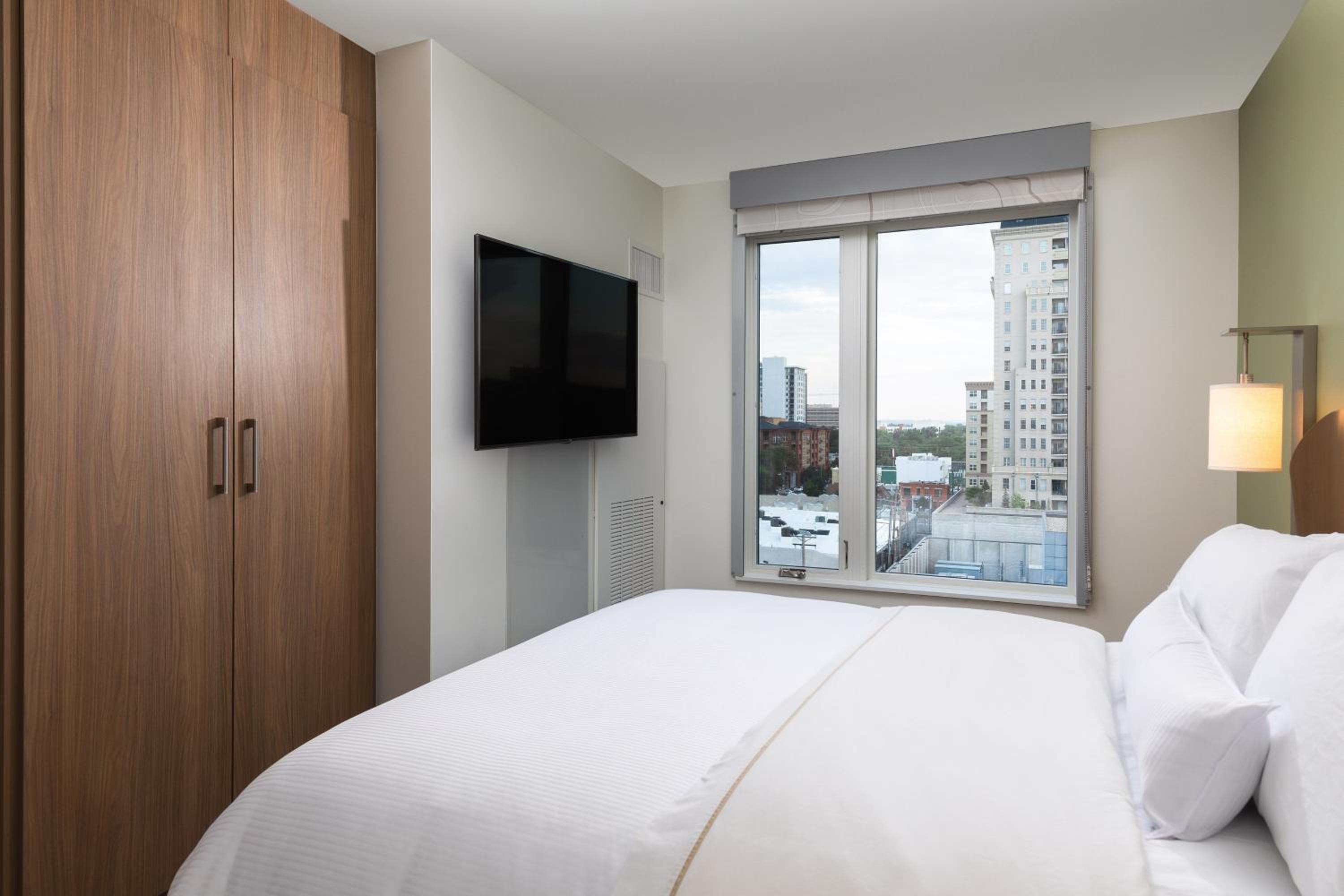 1 Bedroom Suite, 1 King, Sofa bed - Photo 8