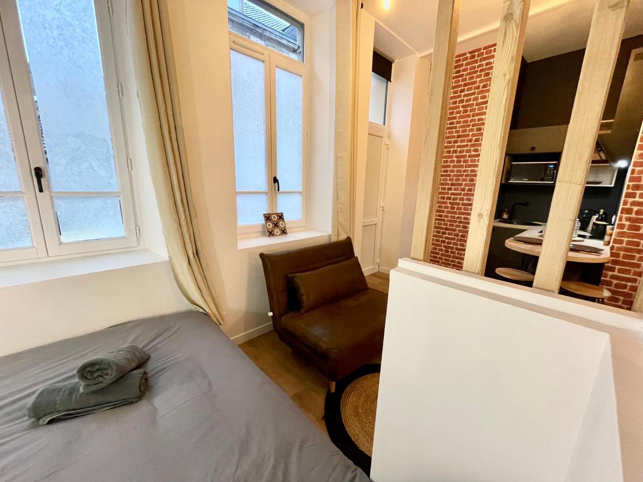 One-Bedroom Apartment - Photo 14