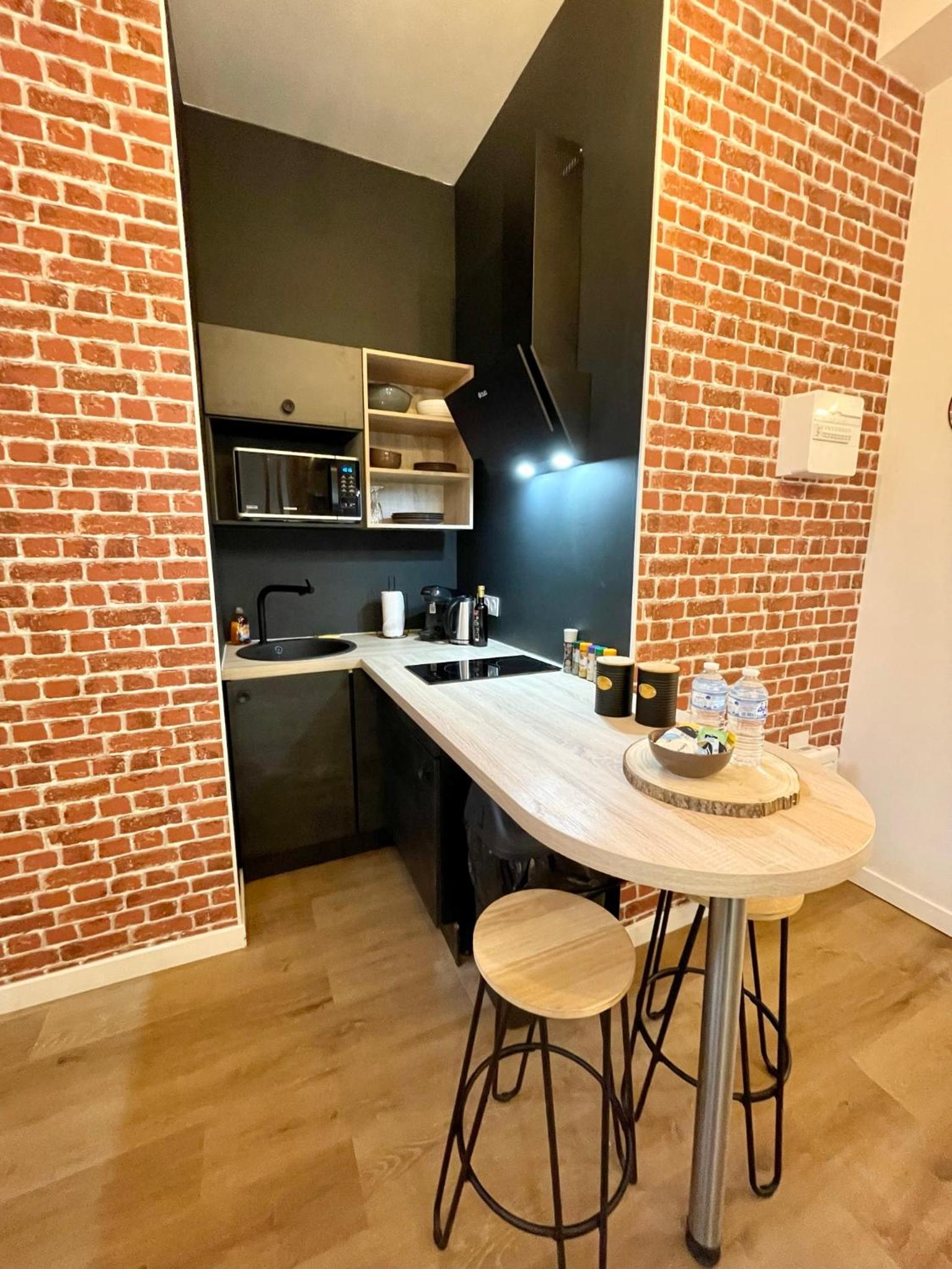 One-Bedroom Apartment - Photo 16