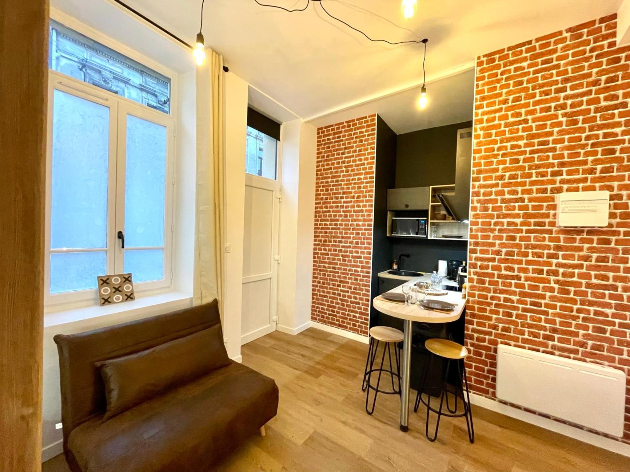 One-Bedroom Apartment - Photo 25