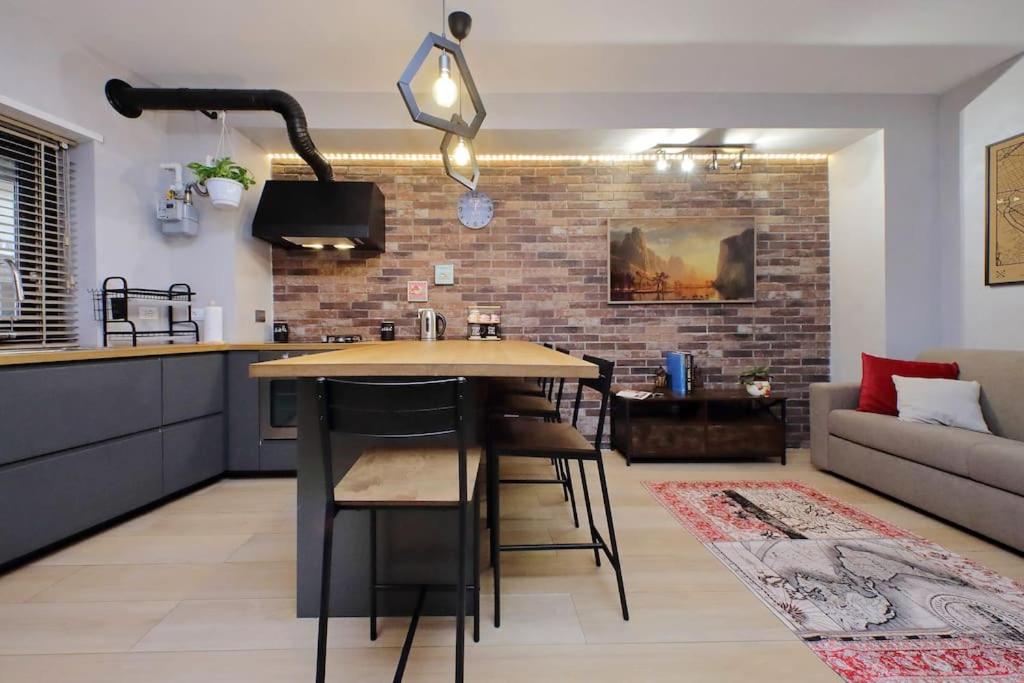 One-Bedroom Apartment photo 2