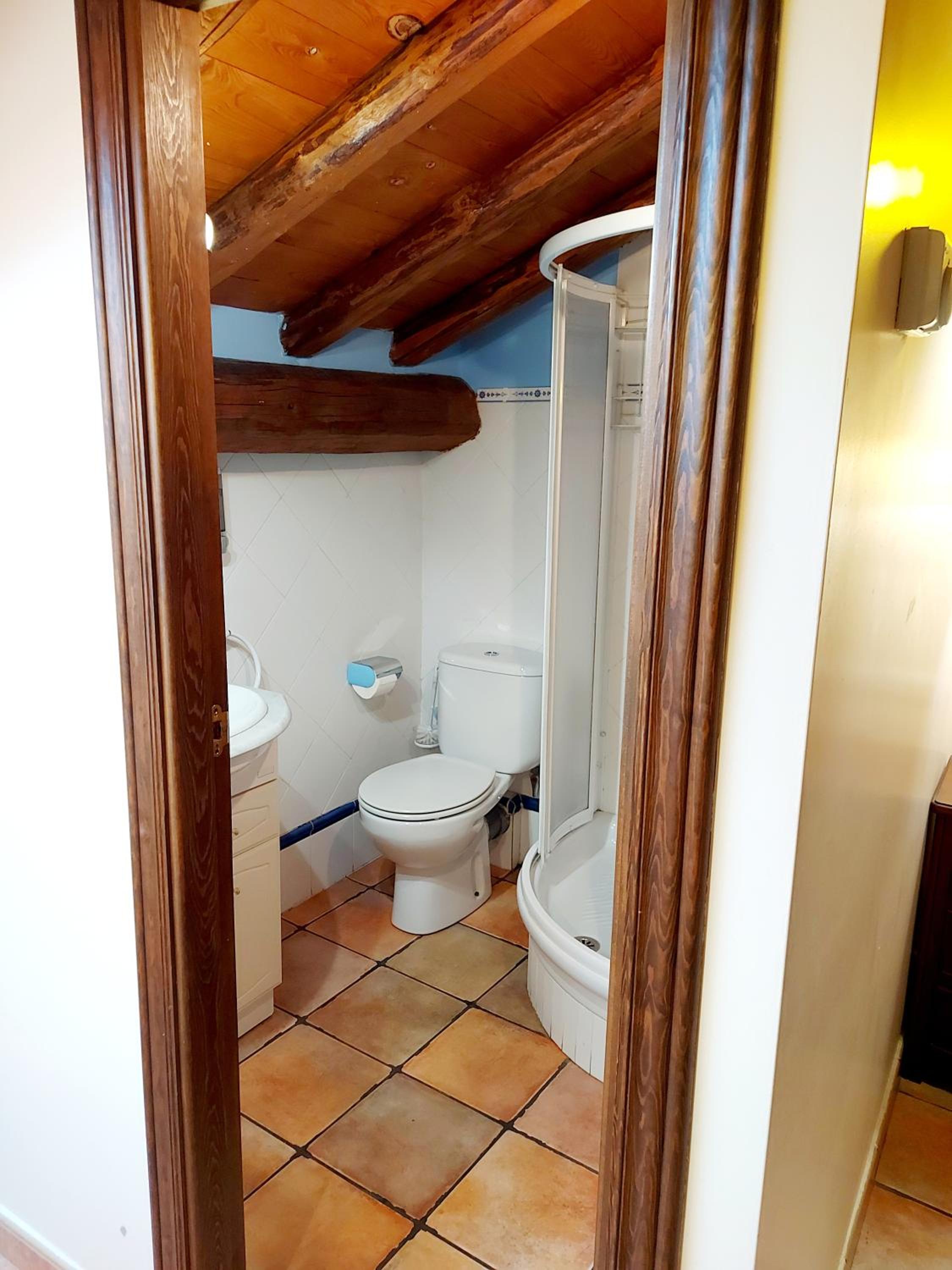 Double Room With Private Bathroom photo 3