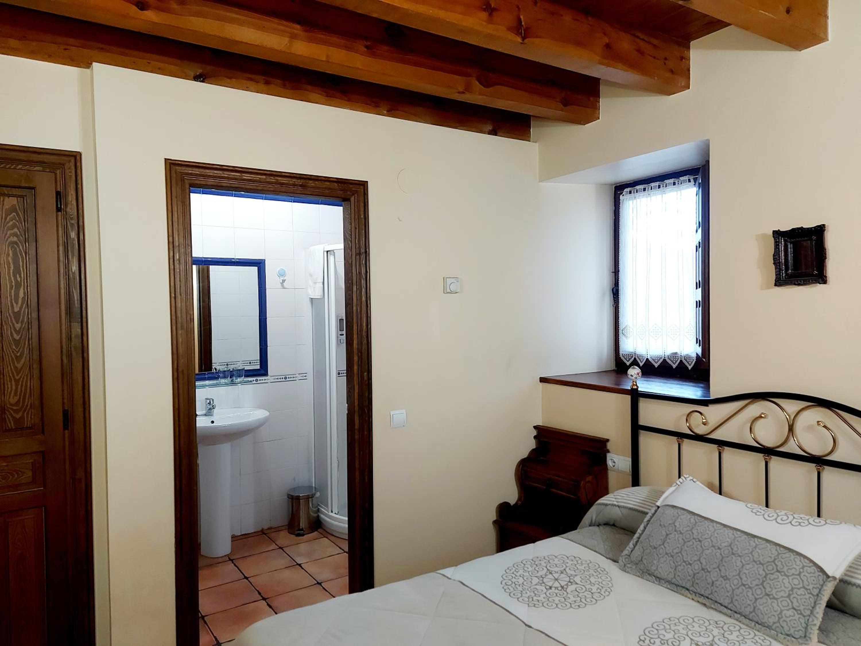 Double Room With Private Bathroom photo 3
