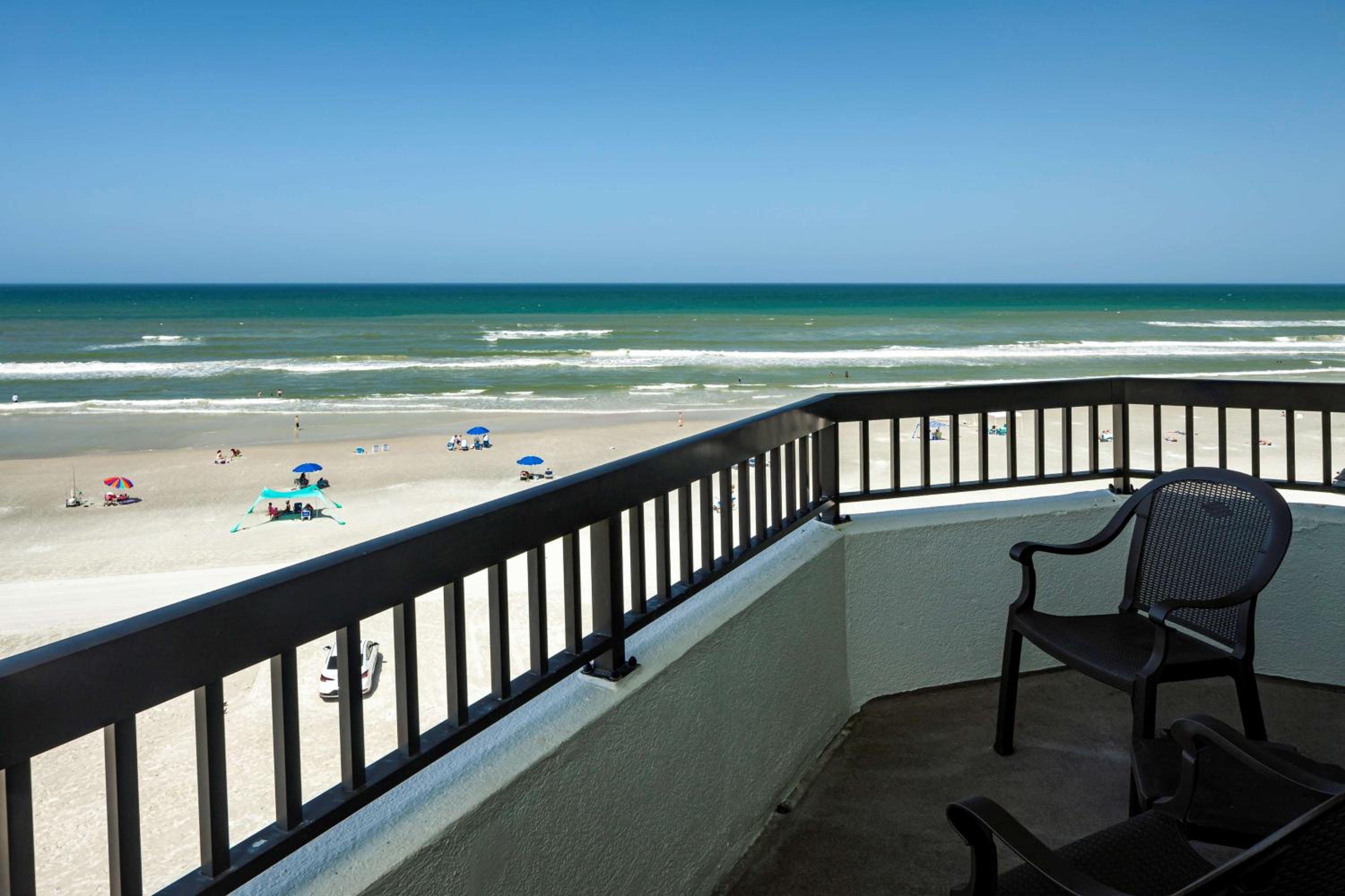 One-Bedroom King Suite with Balcony and Oceanfront - Photo 4