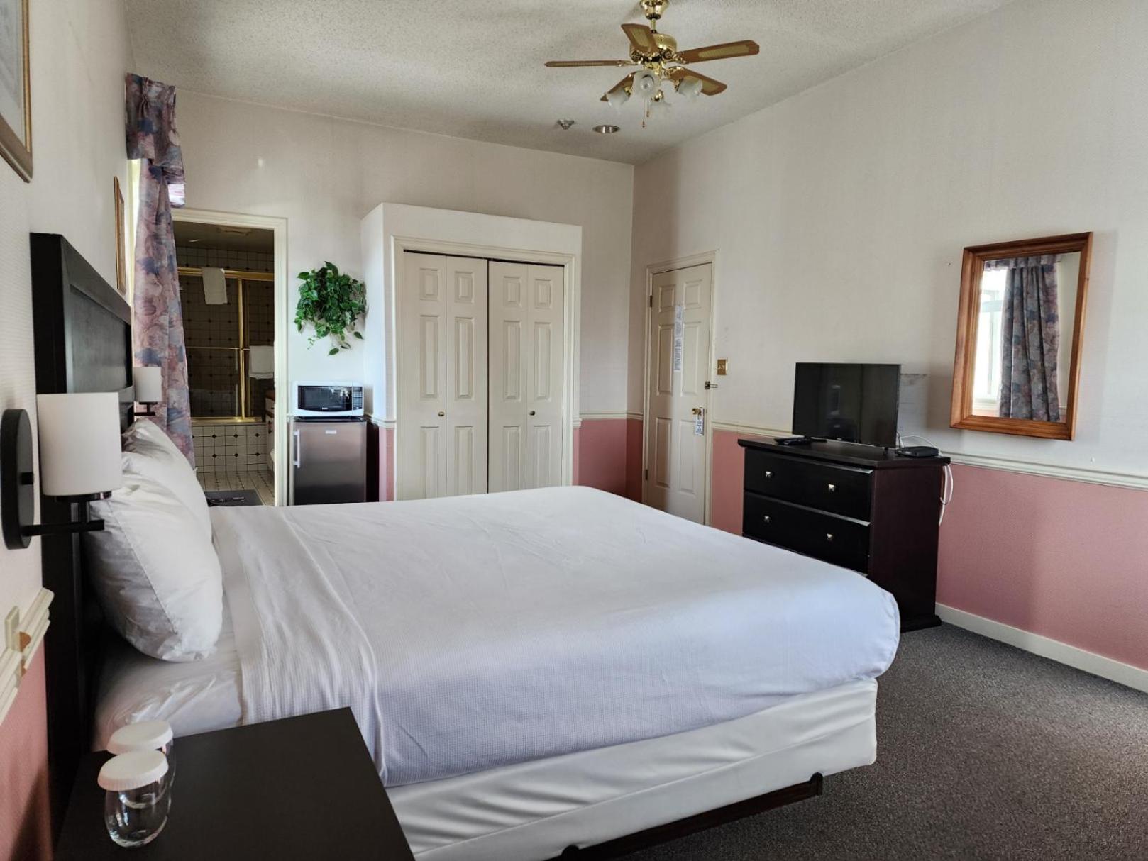 Deluxe King Room photo 2