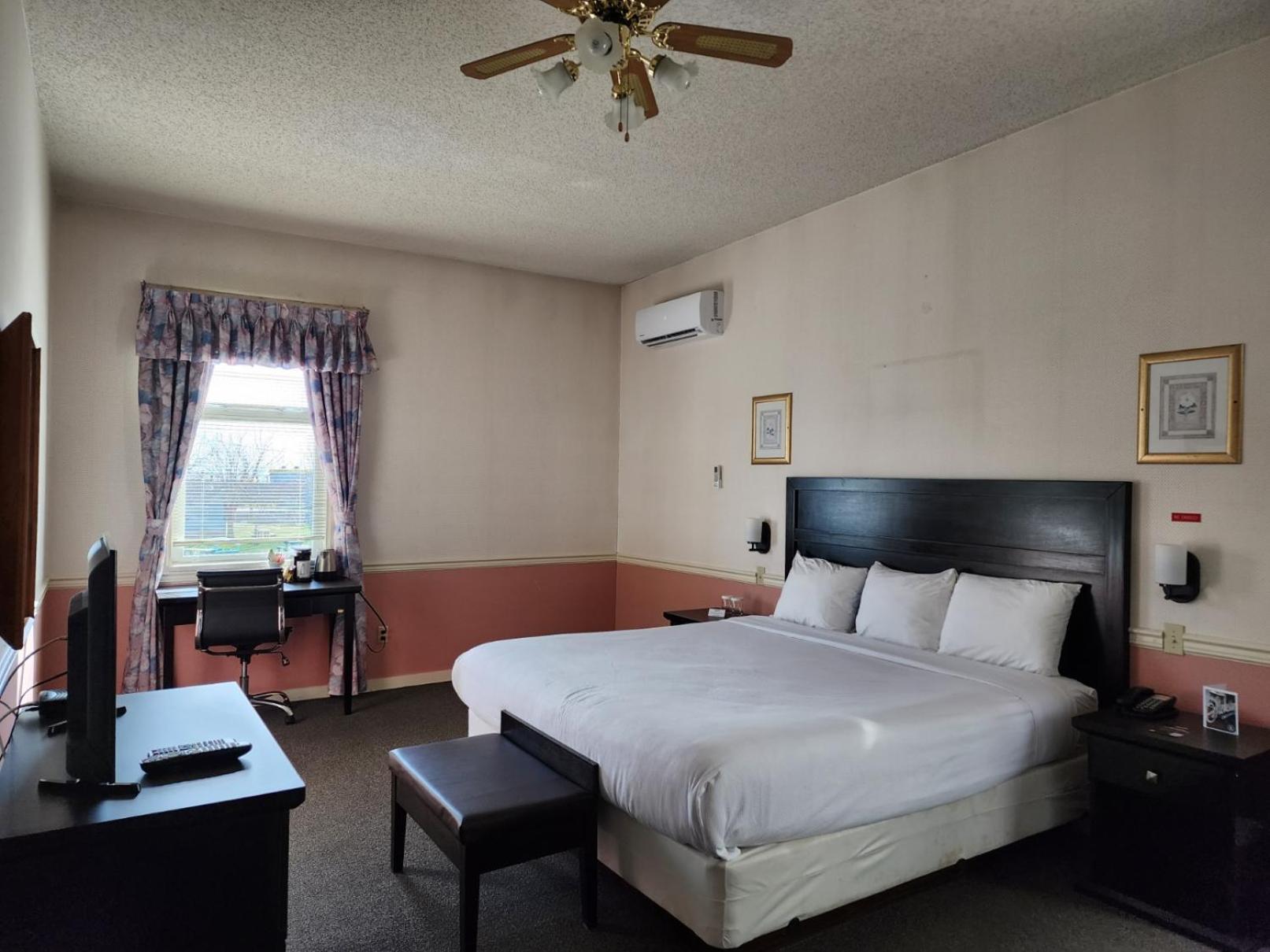 Deluxe King Room photo 1