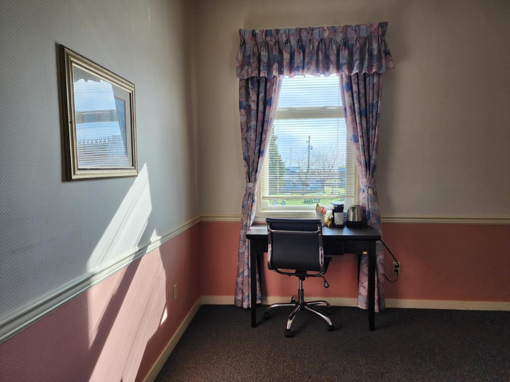Deluxe King Room photo 3
