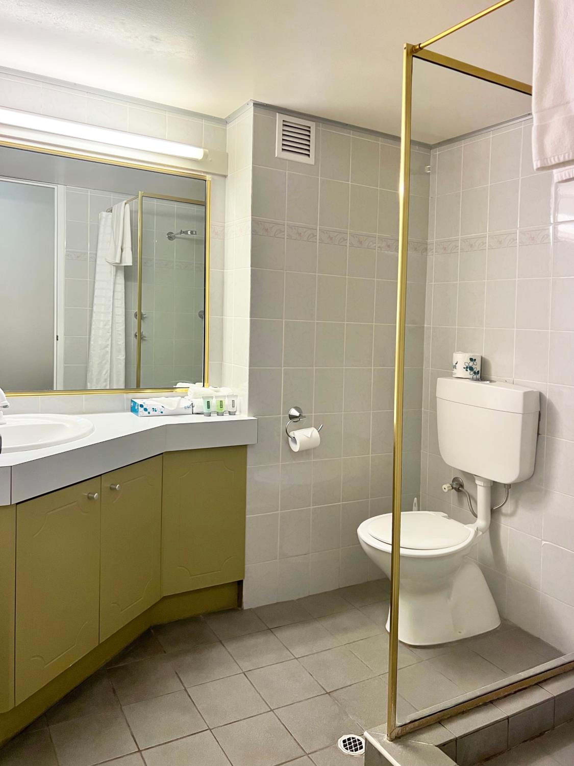 Standard Double & Single Room - Photo 4