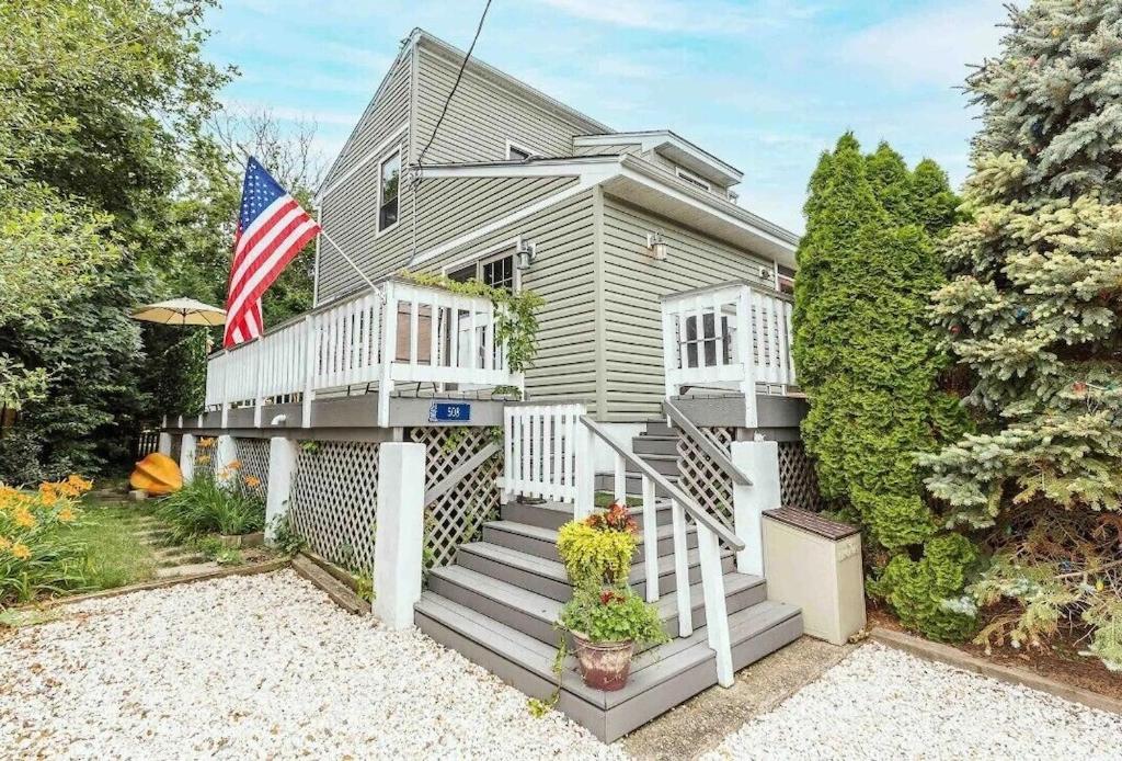 Three-Bedroom House photo 3