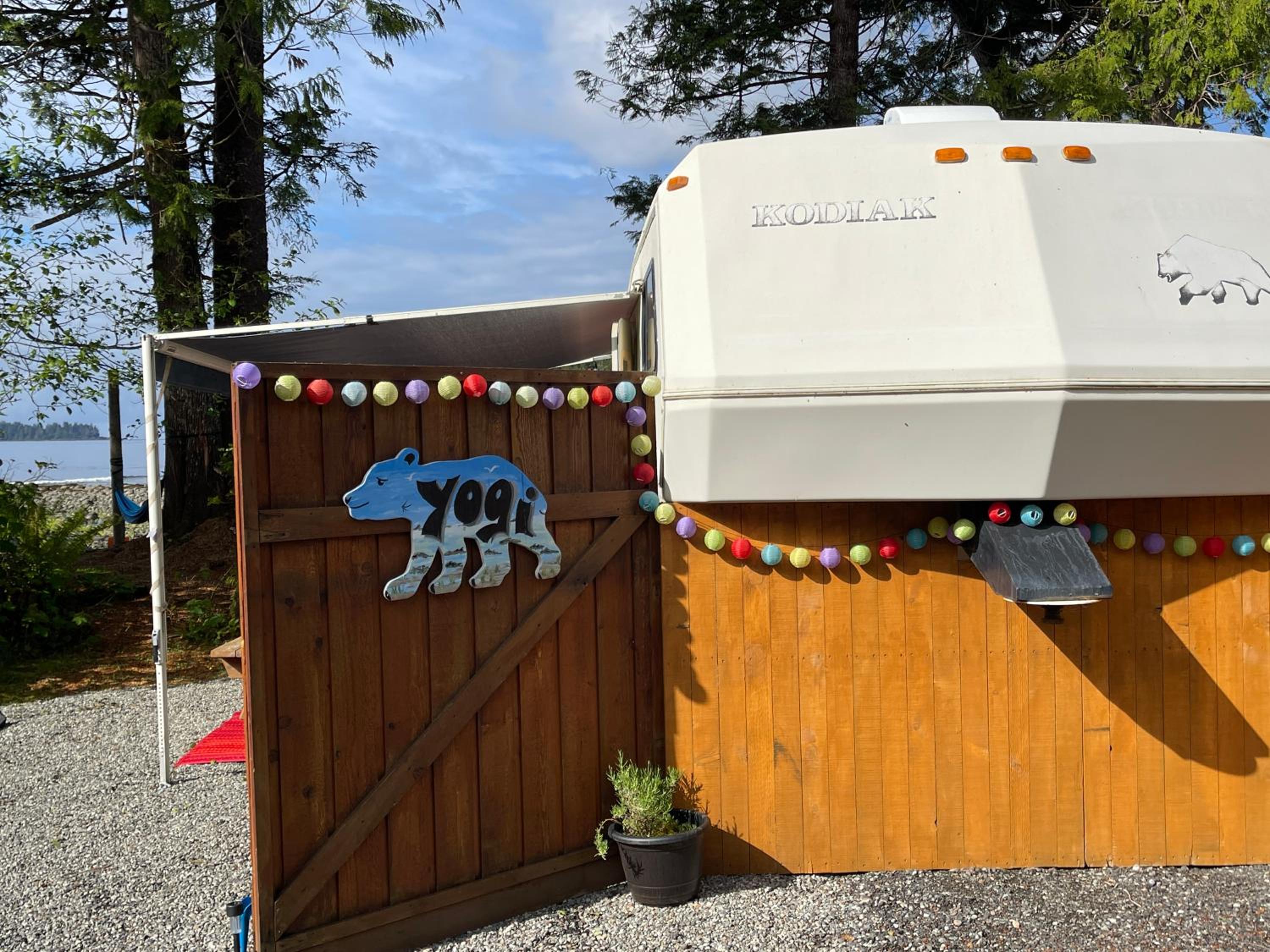 Yogi Cozy Trailer photo 3