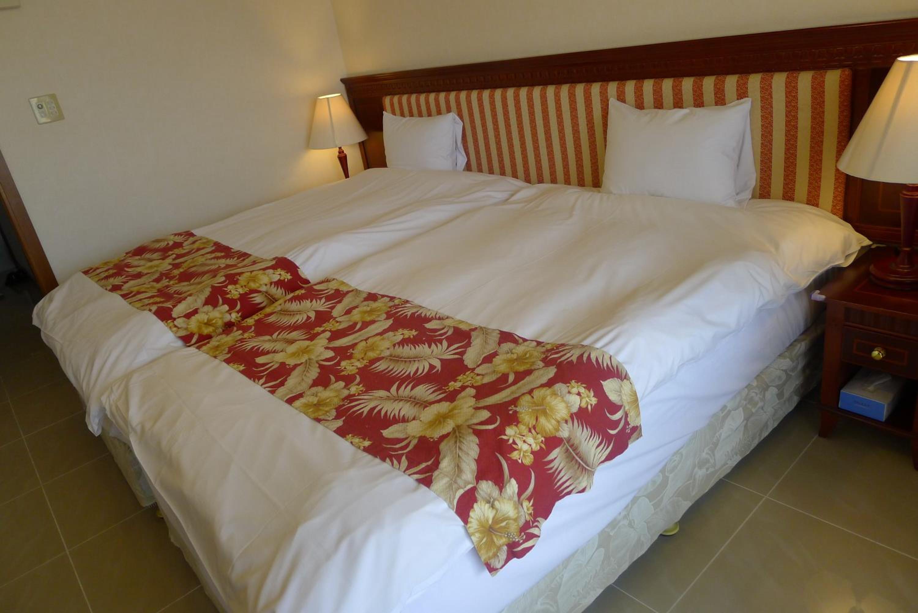 Deluxe Room with Nonsmoking - Photo 7