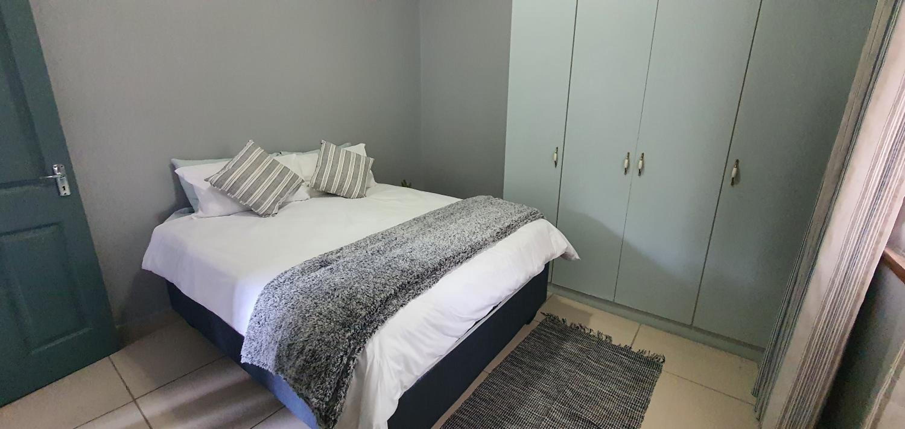 Three-Bedroom Chalet - Photo 2
