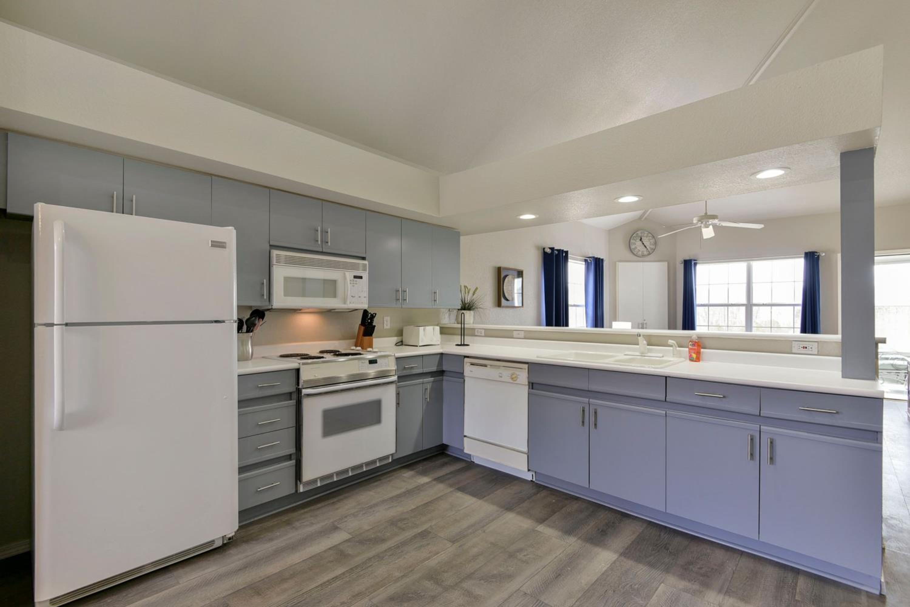 Three-Bedroom Apartment photo 2