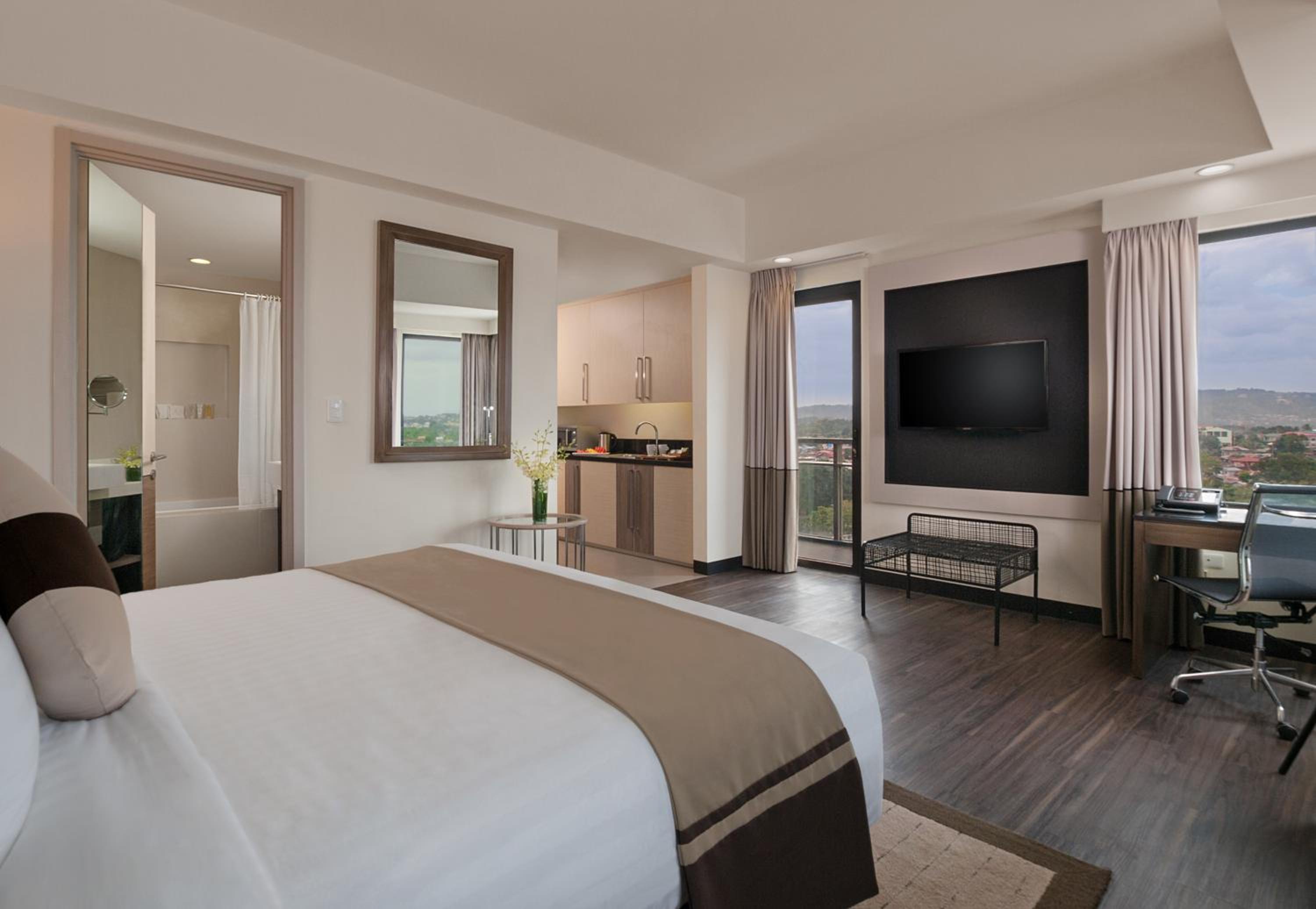 1 King Bed, Larger Room with Kitchenette and Club Access photo 2