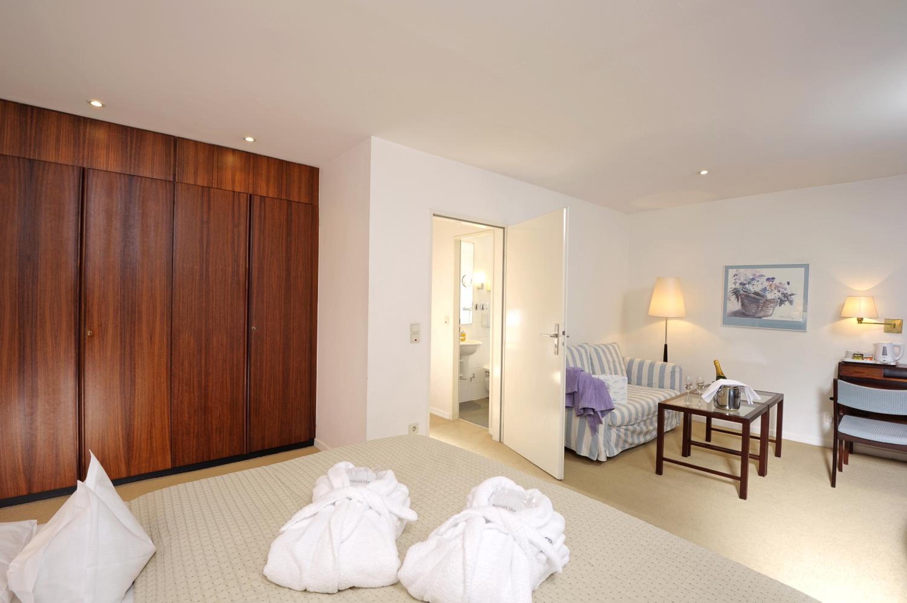 Family Room - Photo 8