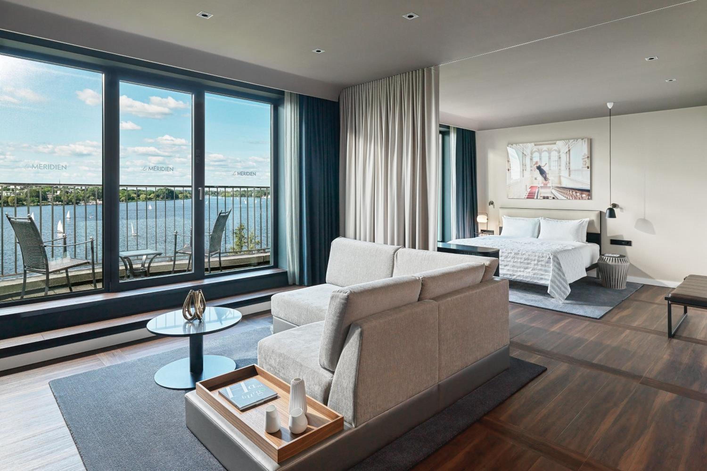 Lake King Suite with Balcony and View