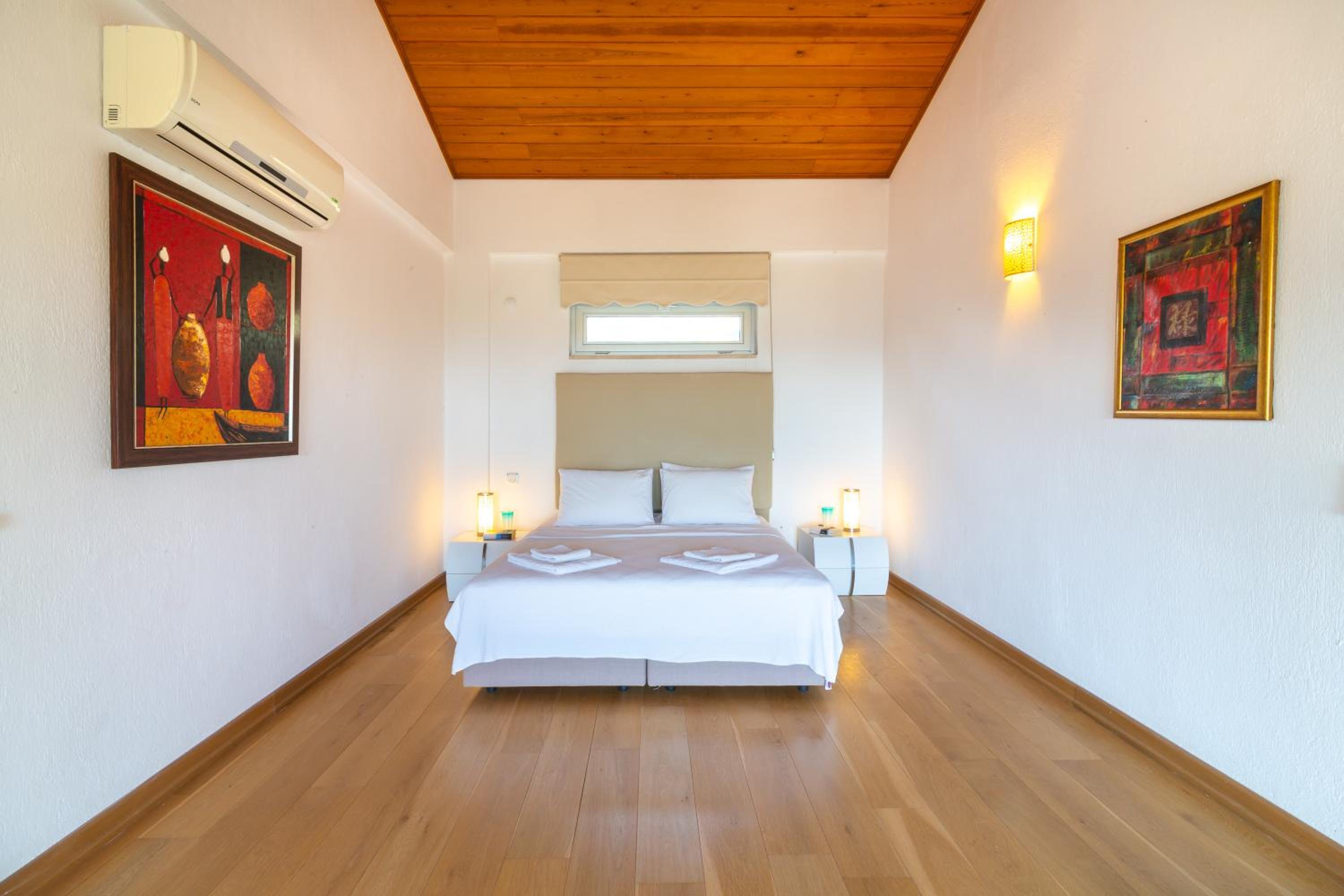 Four-Bedroom House photo 2