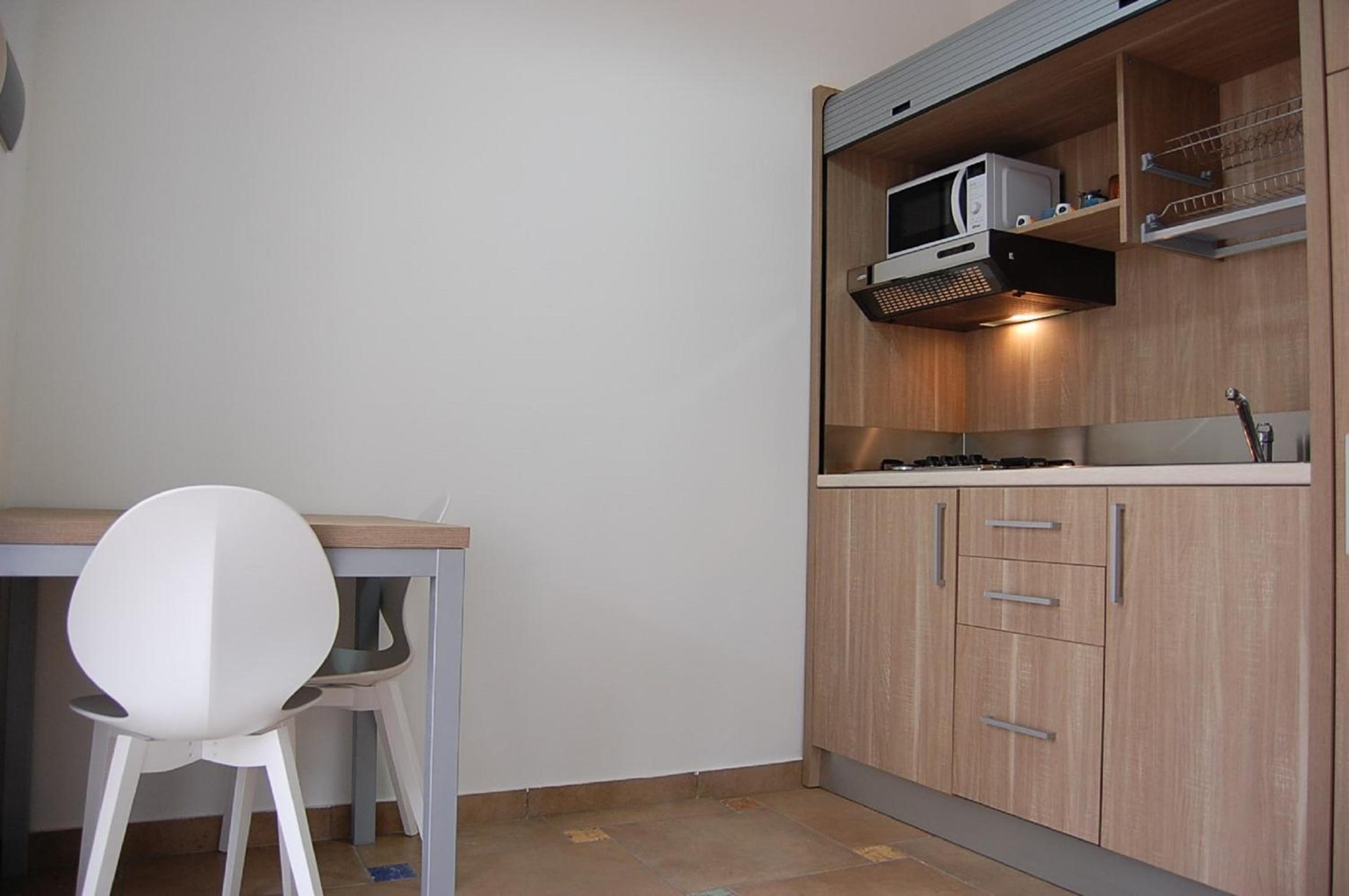 One-Bedroom Apartment - Photo 7