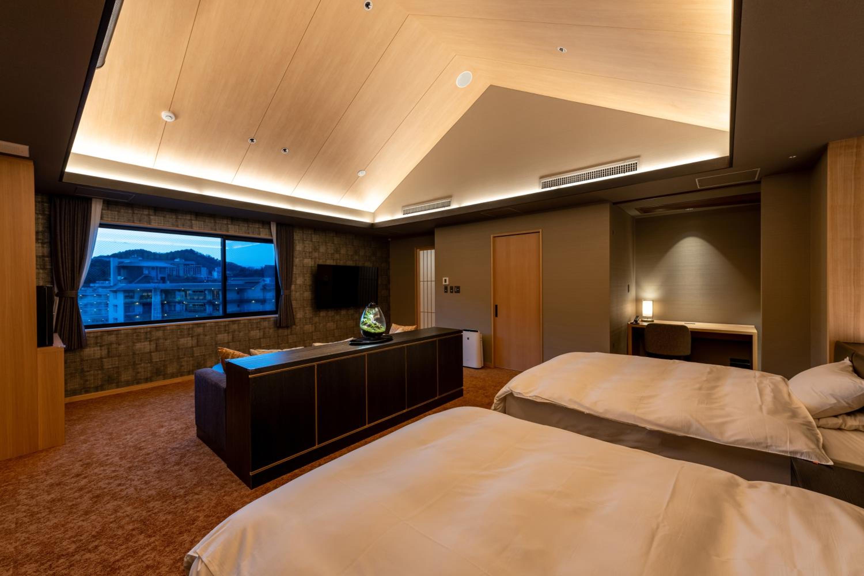 Twin Room with Private Bathroom