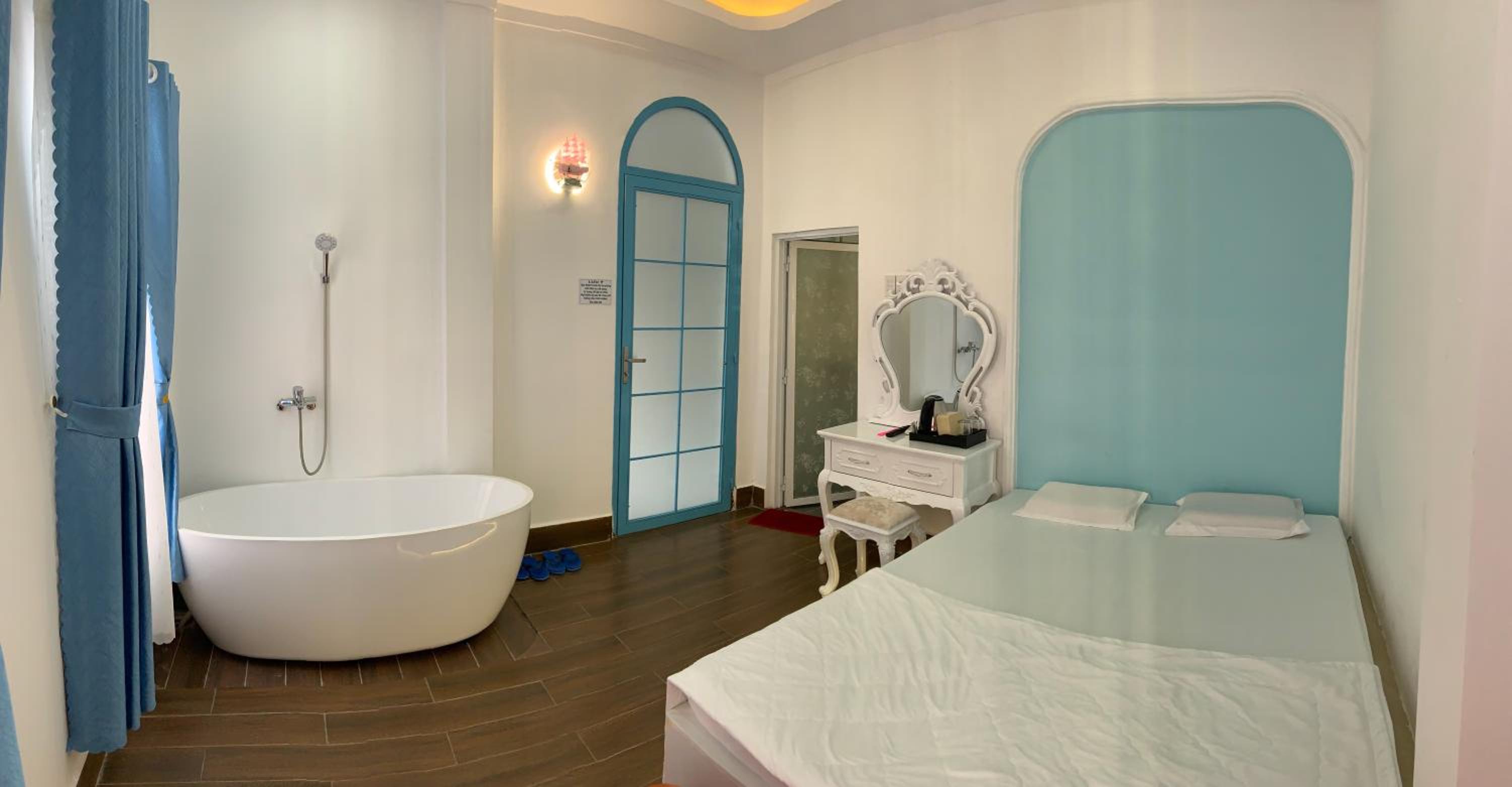 Queen Room with Spa Bath