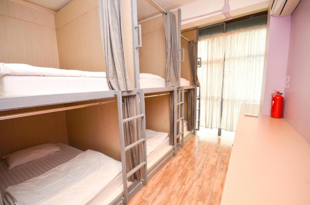Bed in 6-Bed Mixed Dormitory Room photo 1