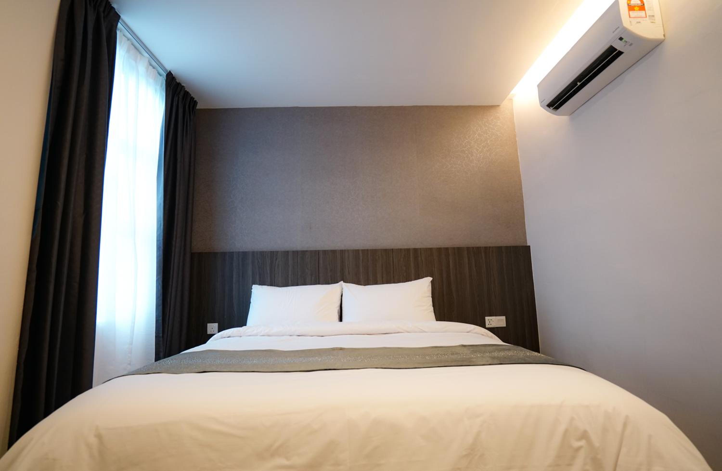 Deluxe King Room - Photo 3