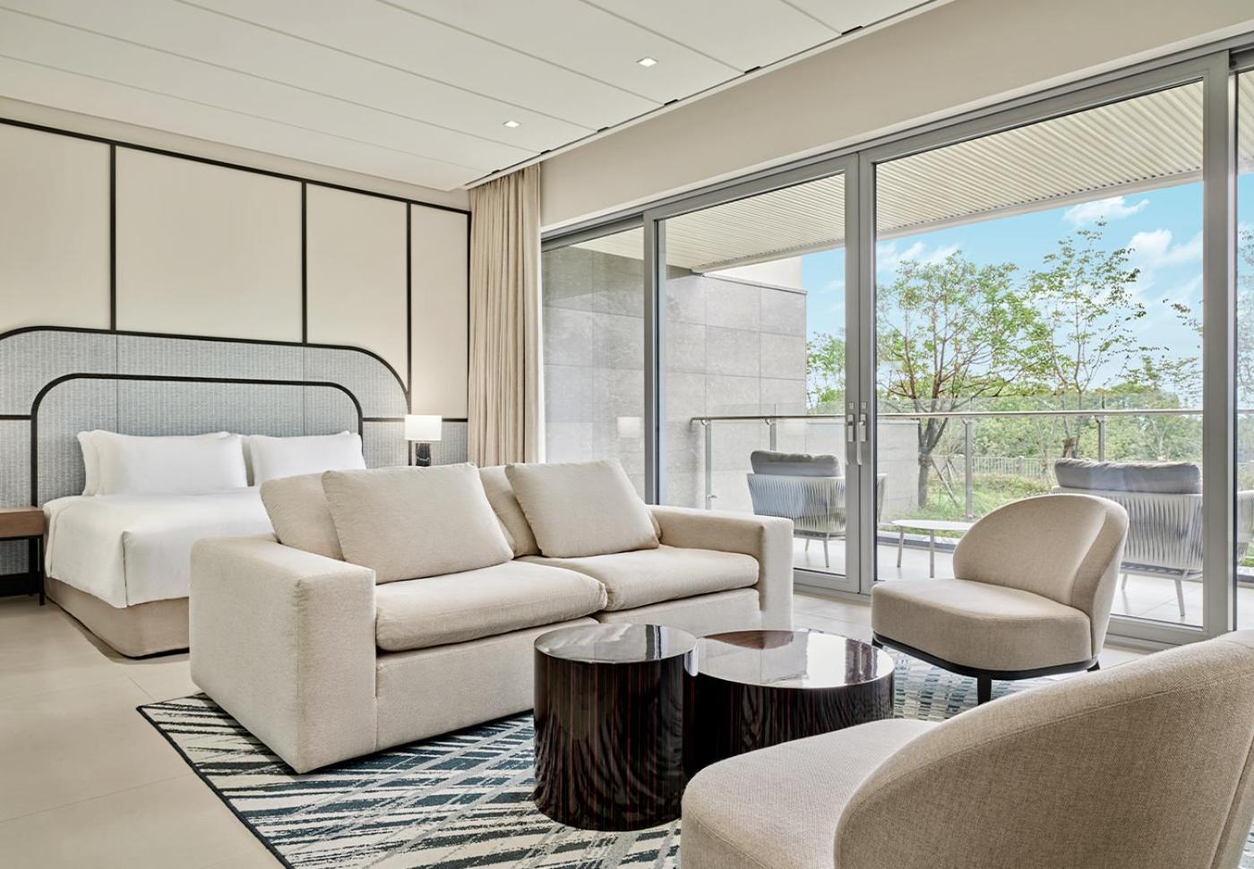 (Hill Suite Building)Hill Studio Suite King With Garden View - Private Gran J Access (1-2f)