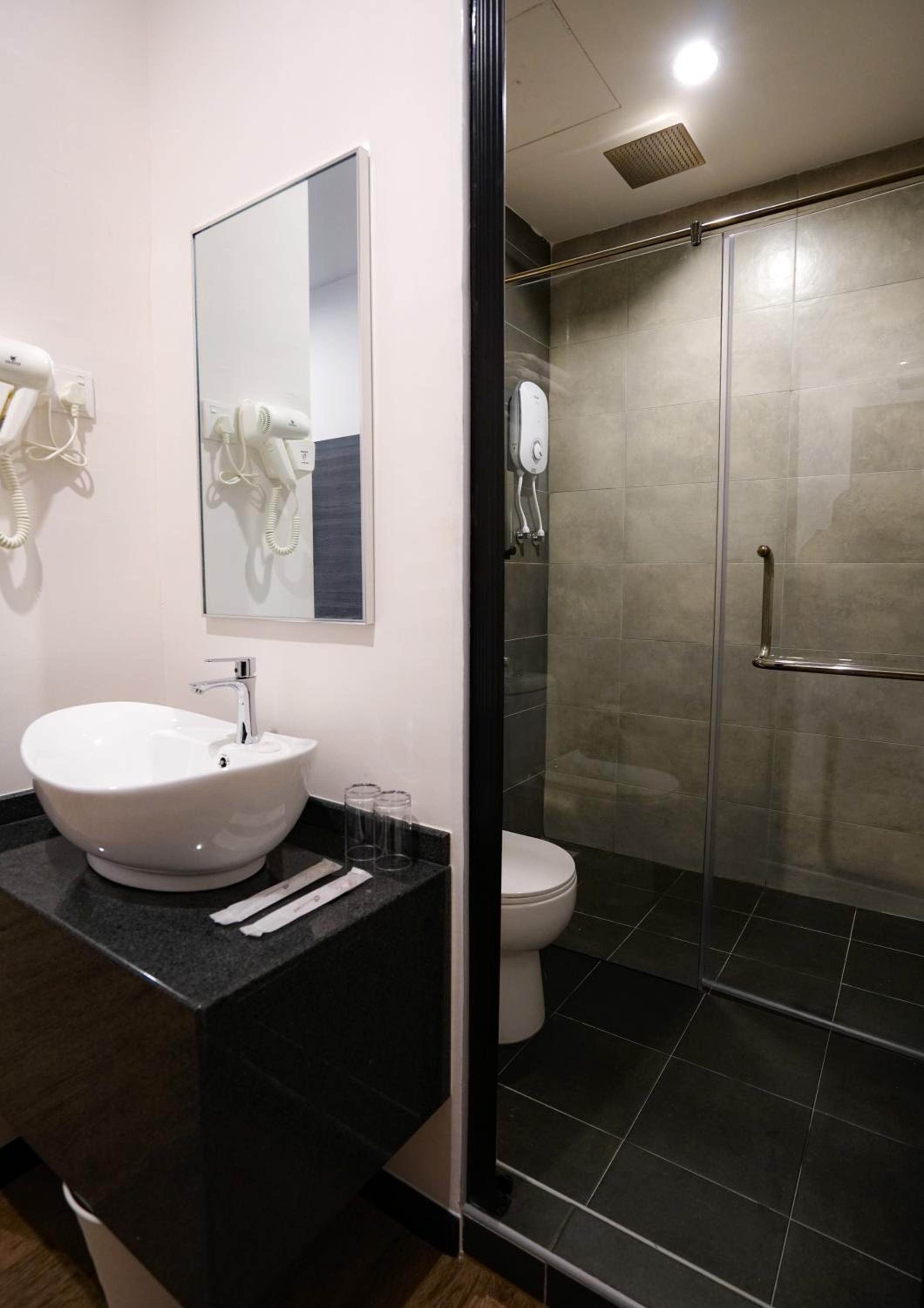 Deluxe King Room - Photo 4