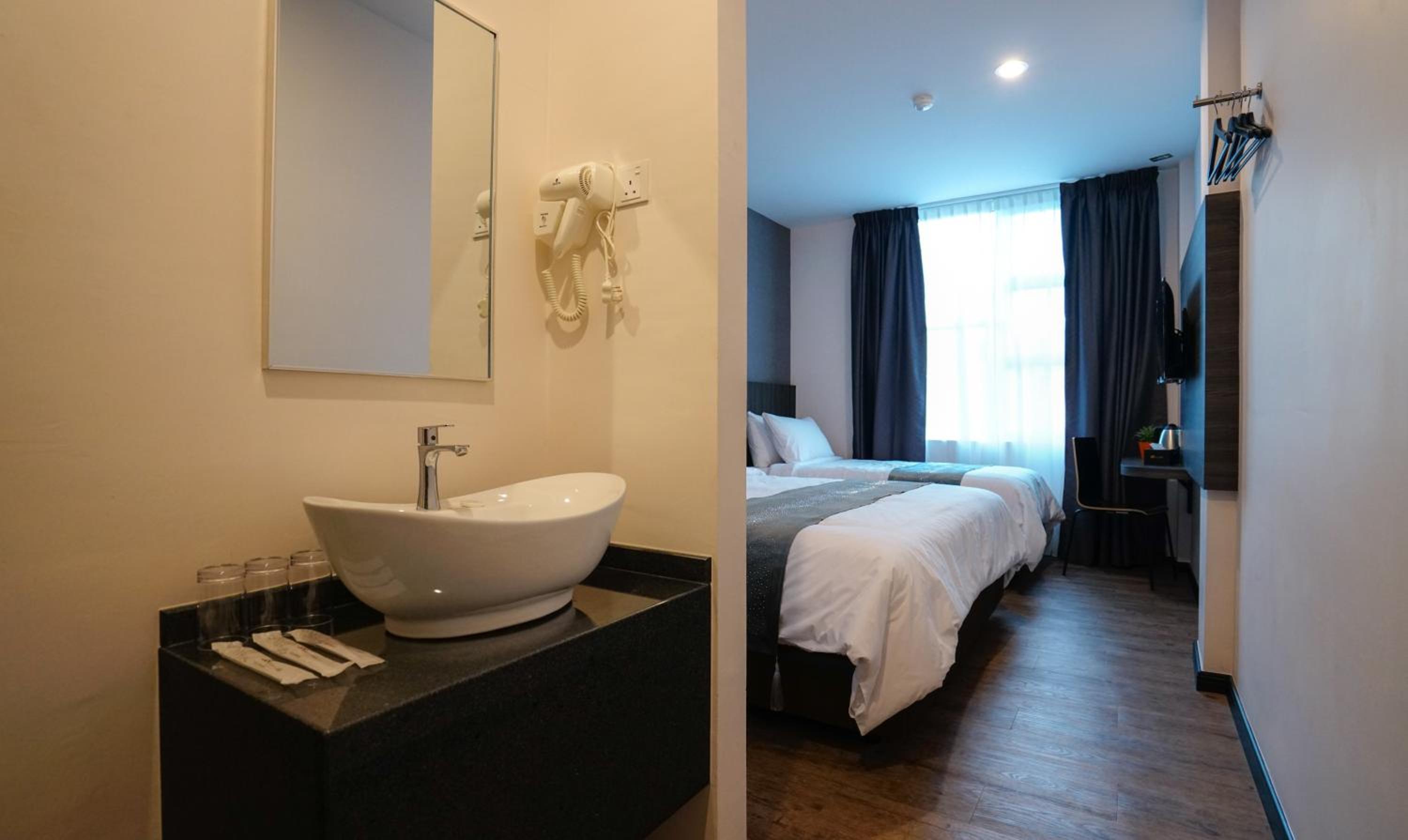 Deluxe Triple Room - Photo 4