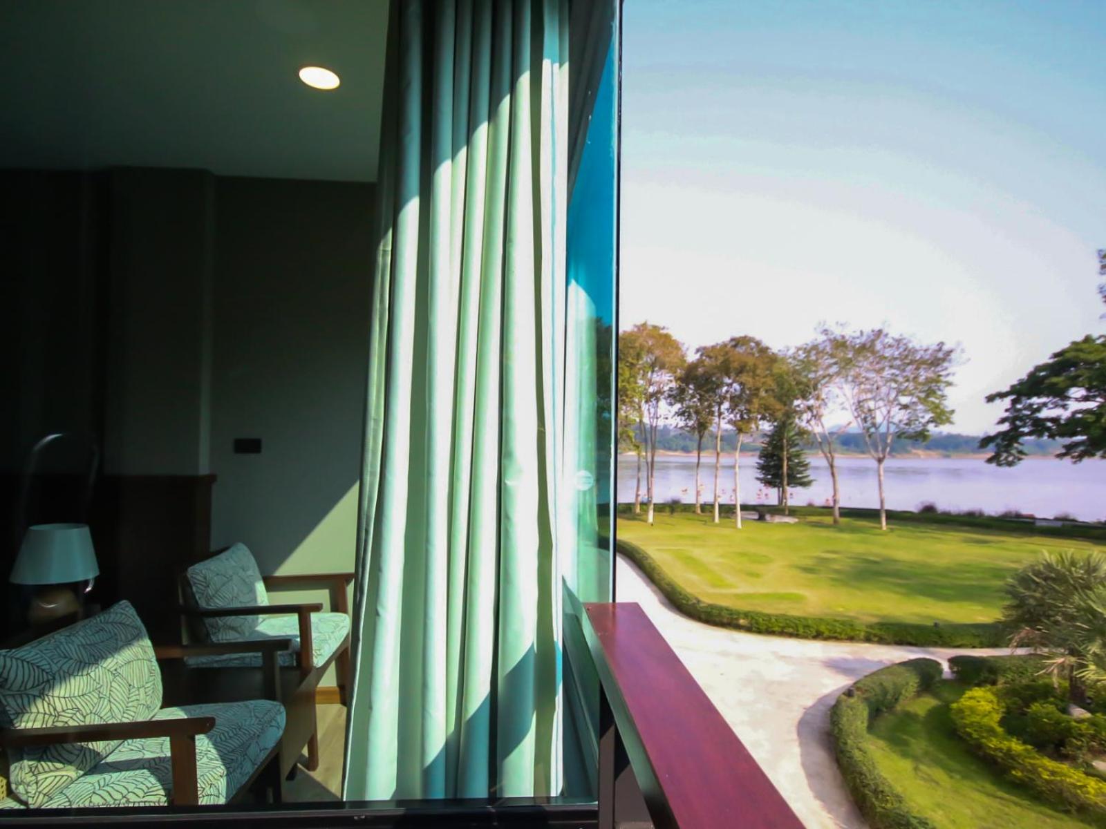 Superior King Room - Photo 11
