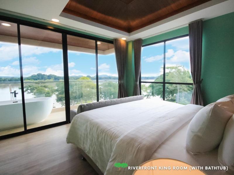 Junior Suite with Balcony - Photo 1