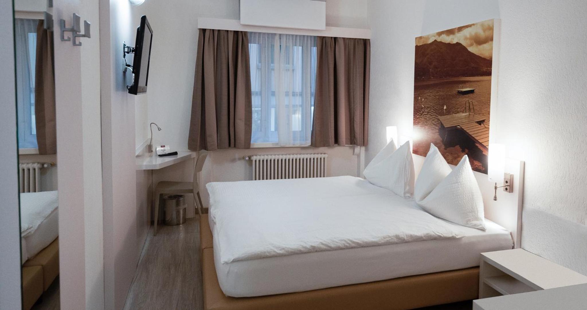 Economy Twin Room - Photo 1