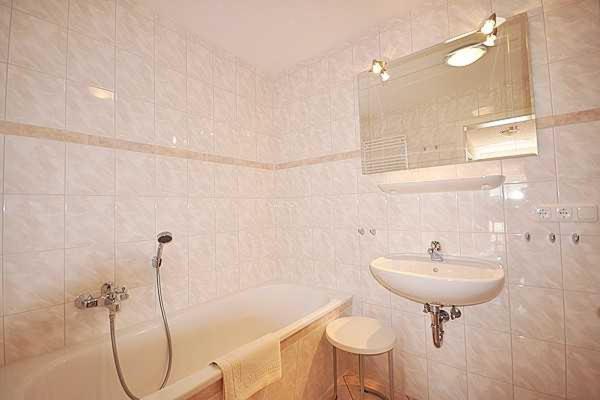Two-Bedroom Apartment with Shower  photo 3