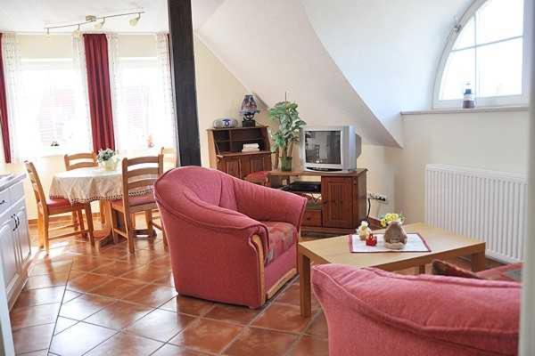 One-Bedroom Apartment with Lake View photo 1