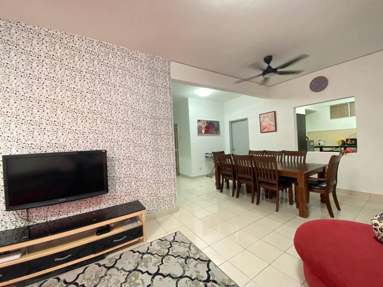 Three-Bedroom Apartment photo 1