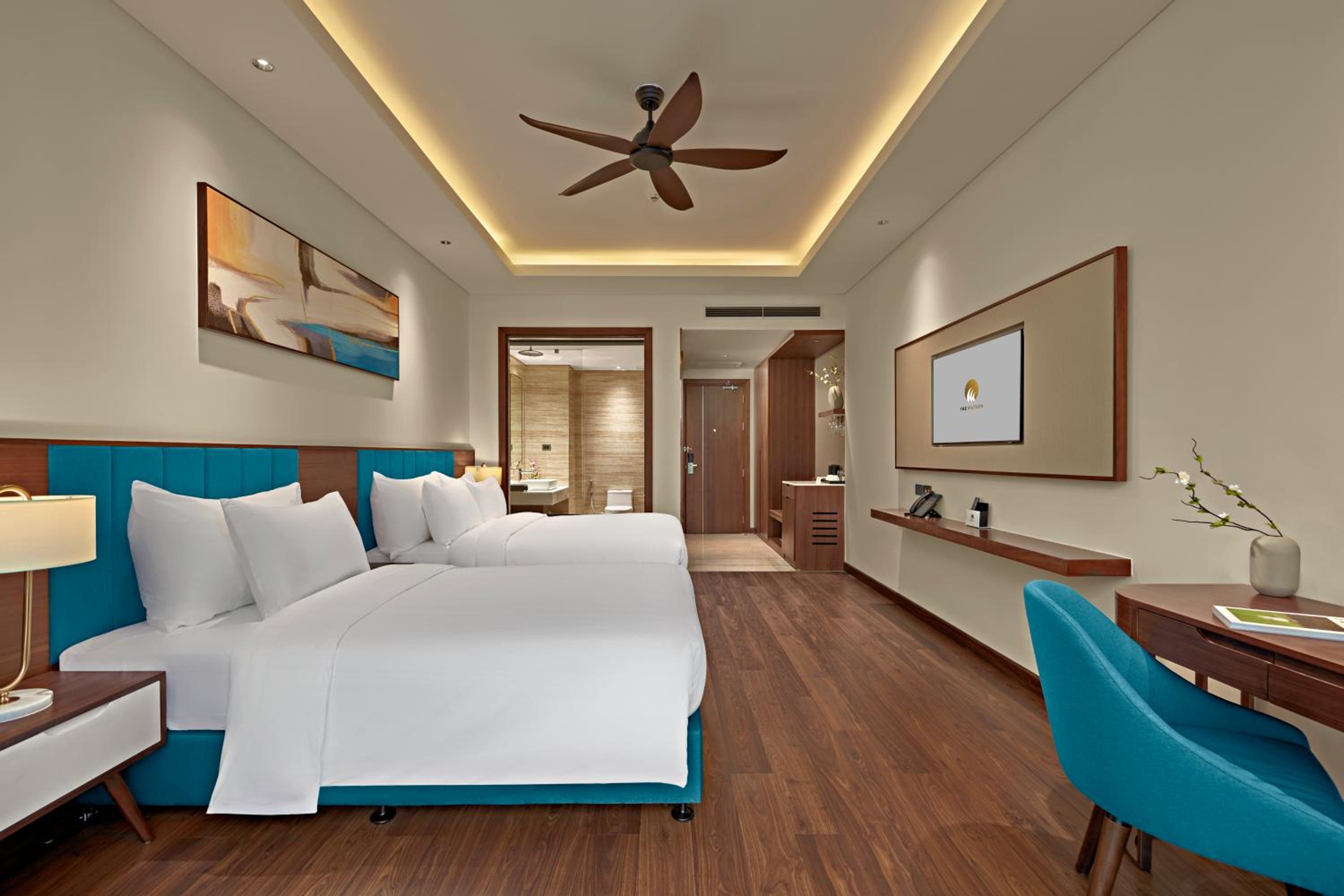 Deluxe Triple Room with City View - Photo 7