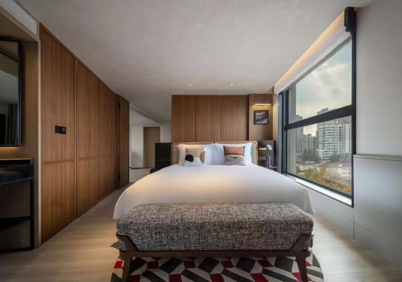 Mia Magnificent Penthouse