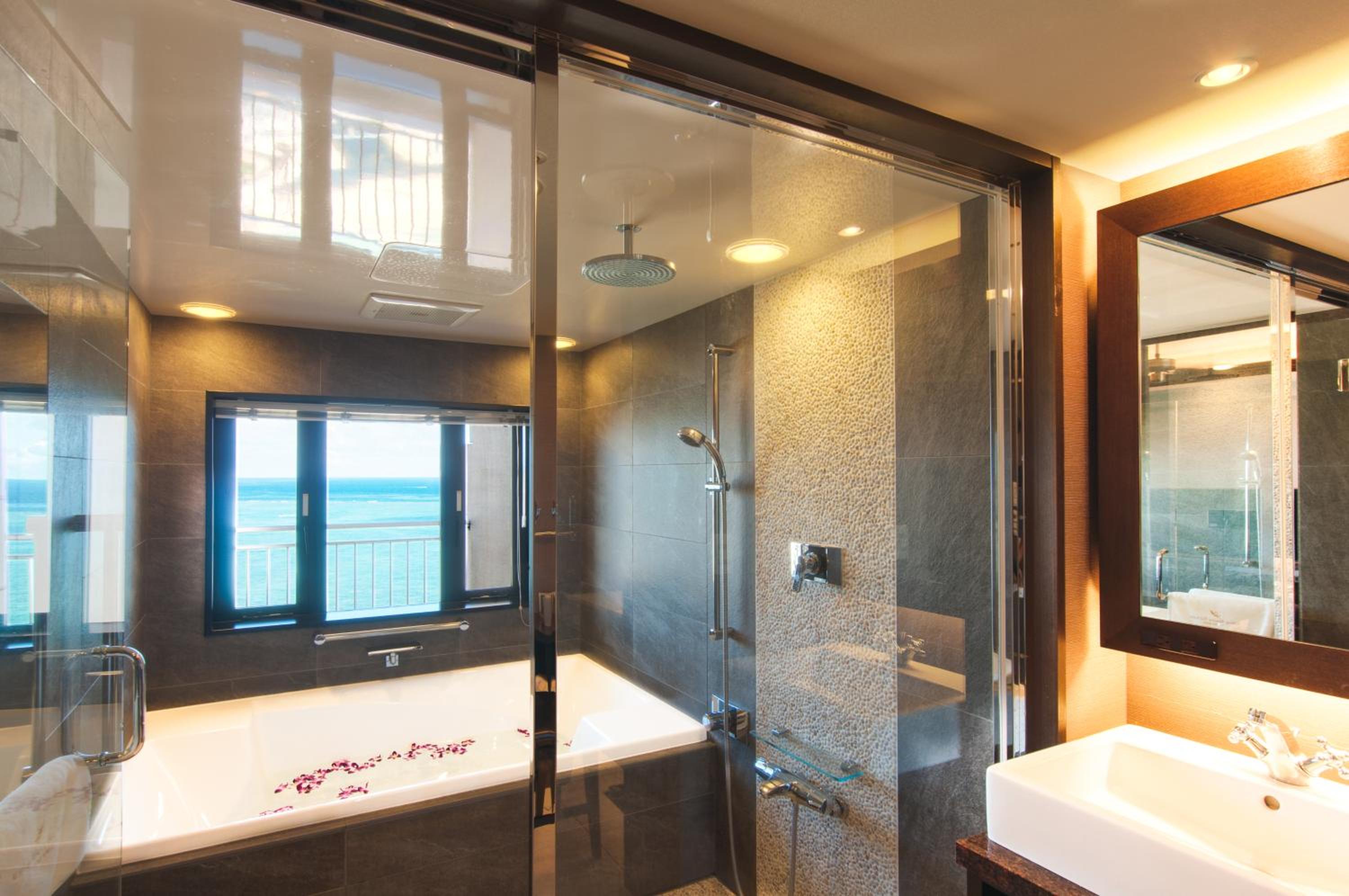 Suite with Sea View in Hotel Bldg - Photo 7