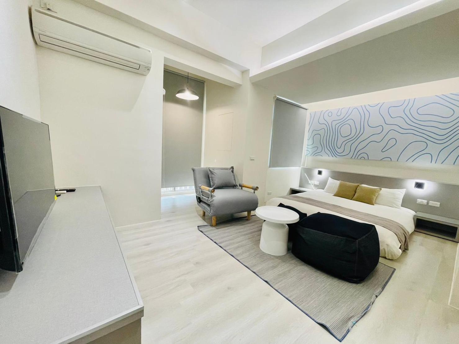 Deluxe Double Room with Side Sea View
