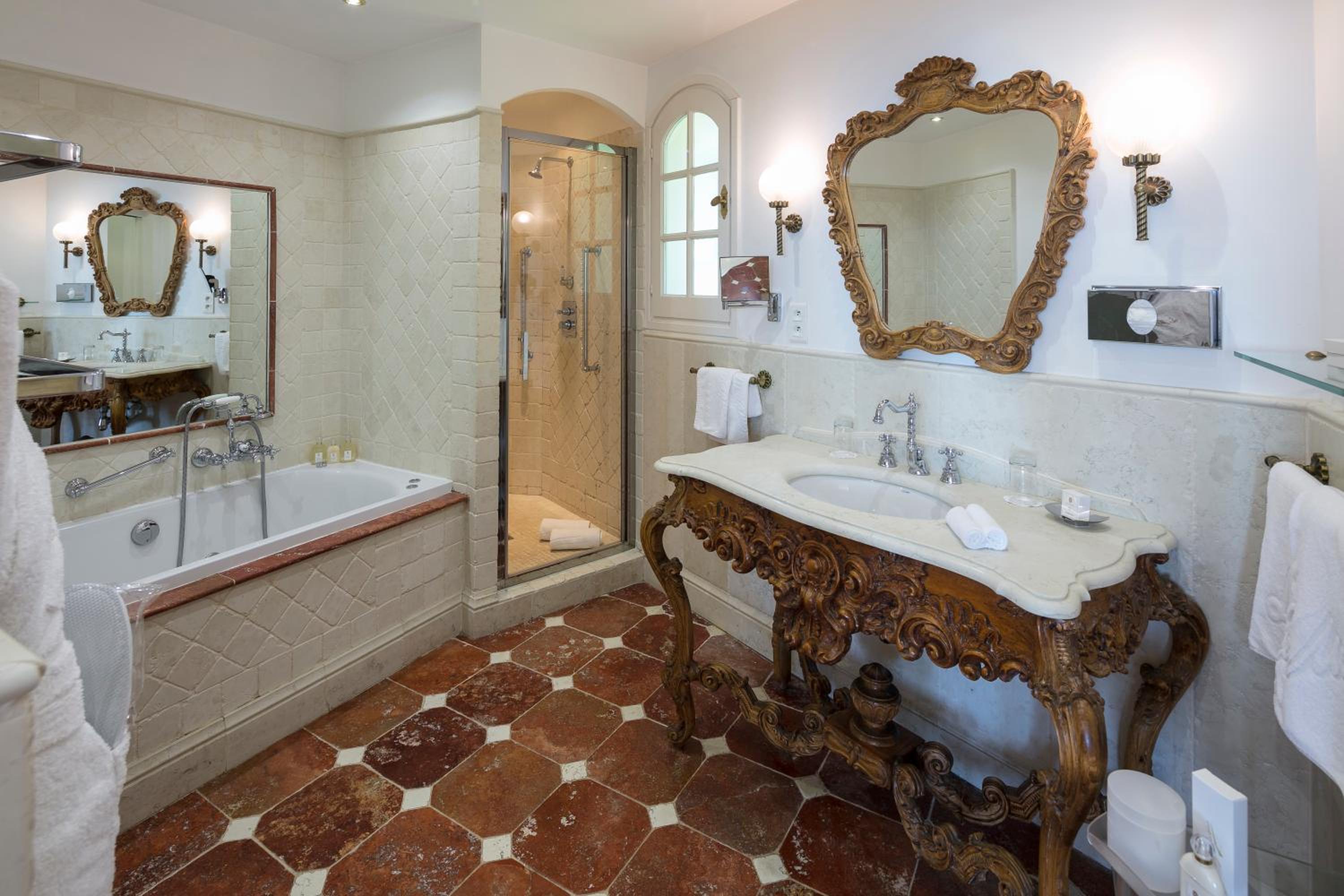 Deluxe Suite with Sea View photo 2